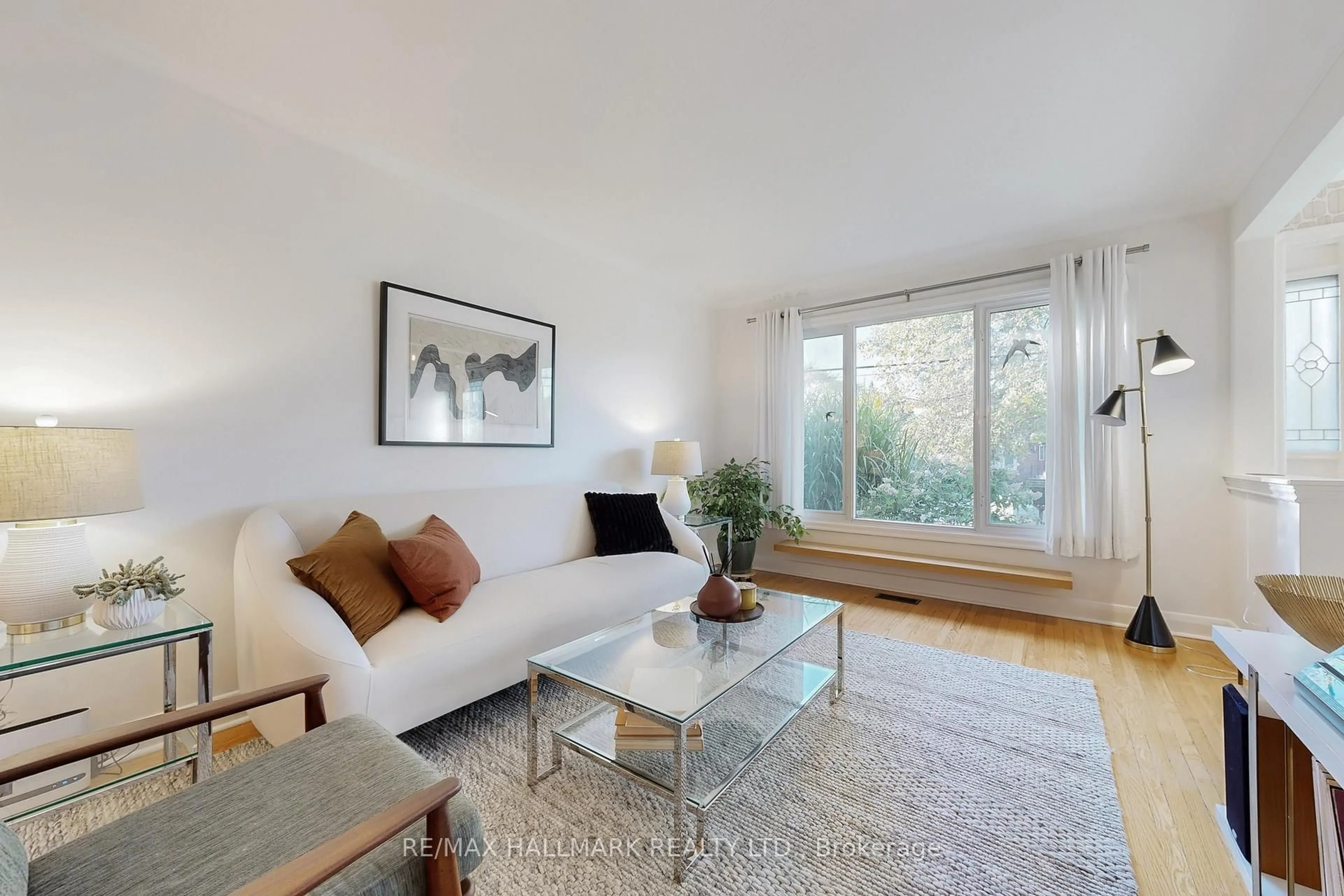 Living room with furniture, wood/laminate floor for 223 Ferris Rd, Toronto Ontario M4B 1H2