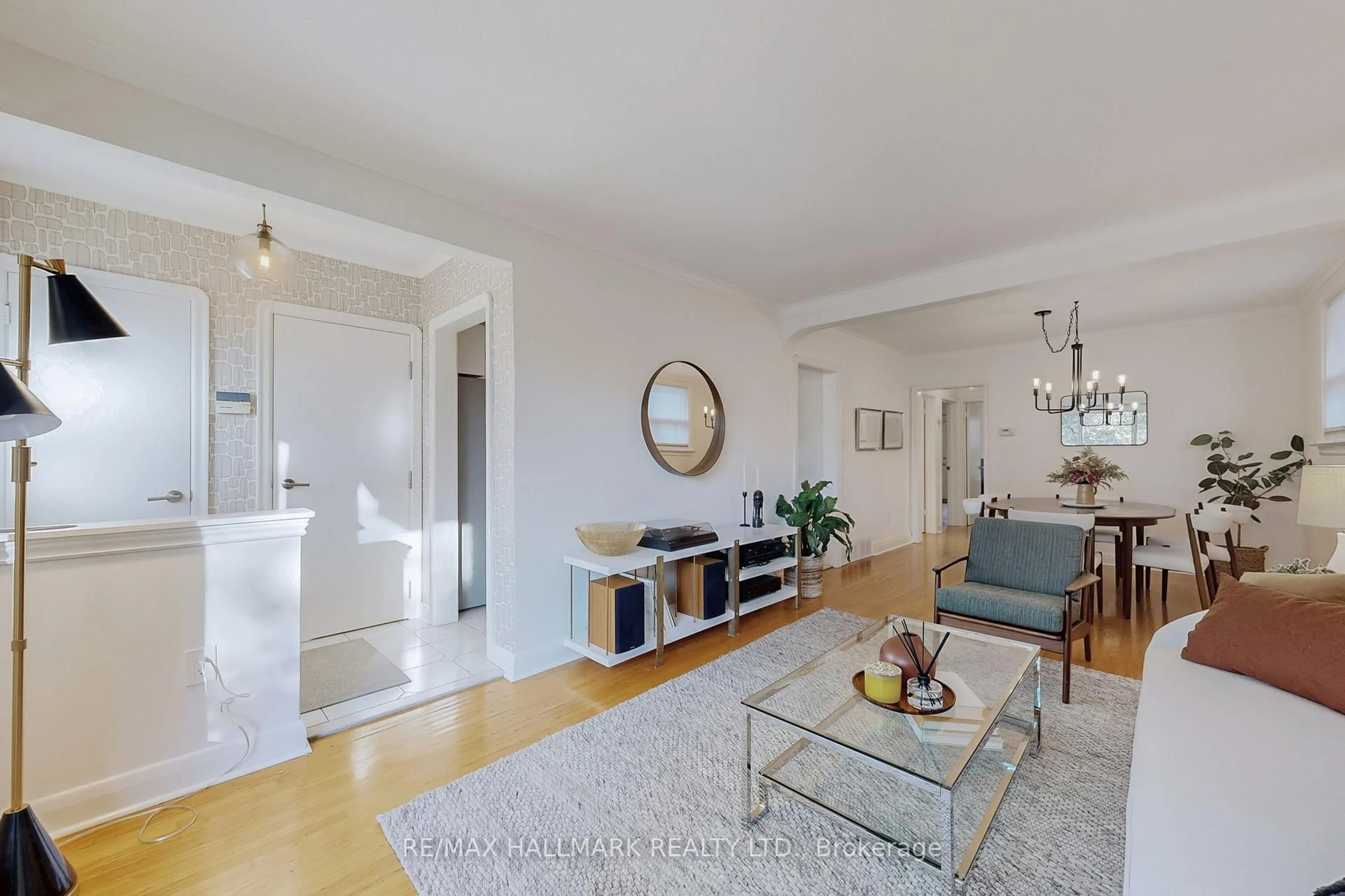 Living room with furniture, unknown for 223 Ferris Rd, Toronto Ontario M4B 1H2
