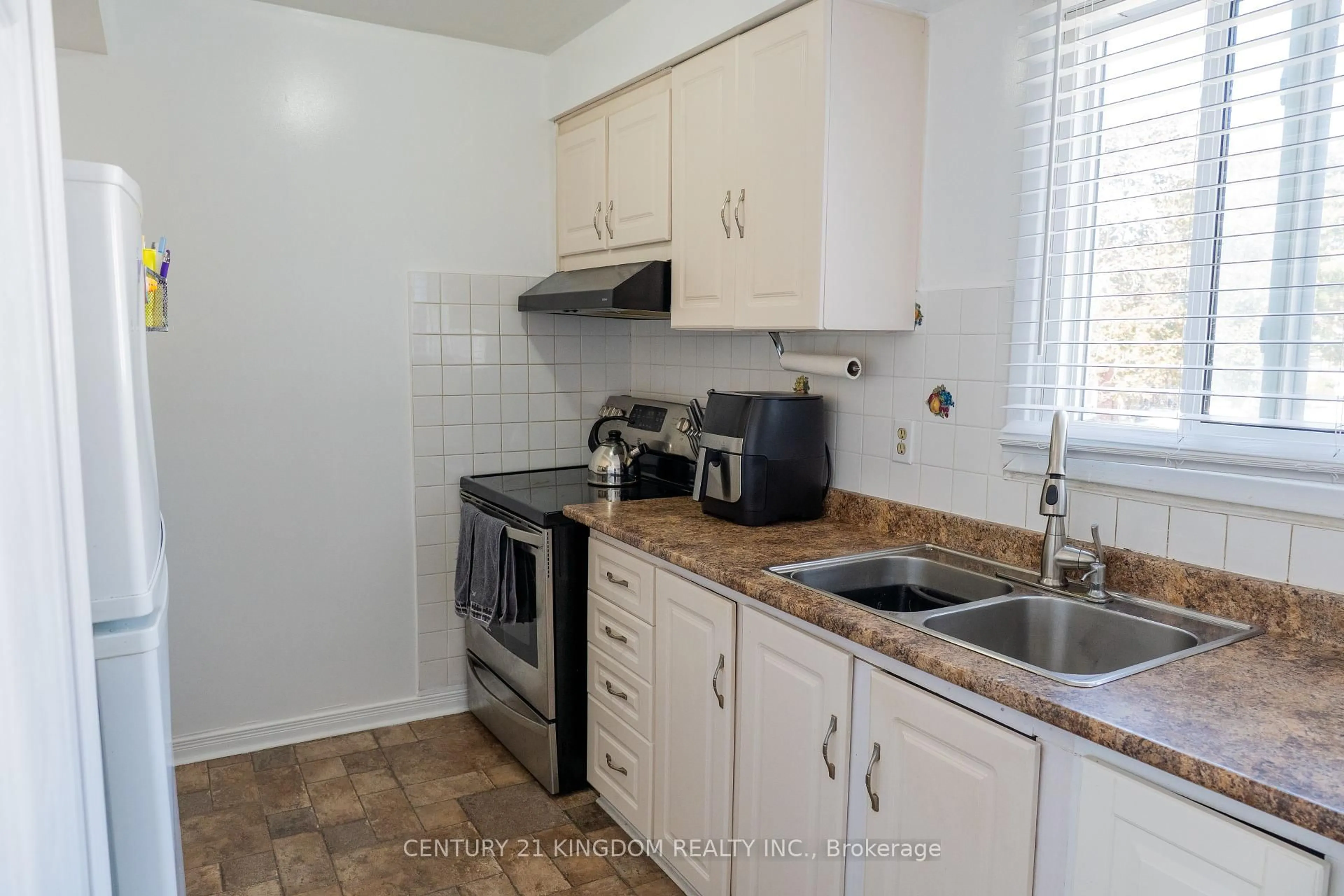 Standard kitchen, unknown for 30 Wingarden Crt #80, Toronto Ontario M1B 2K2