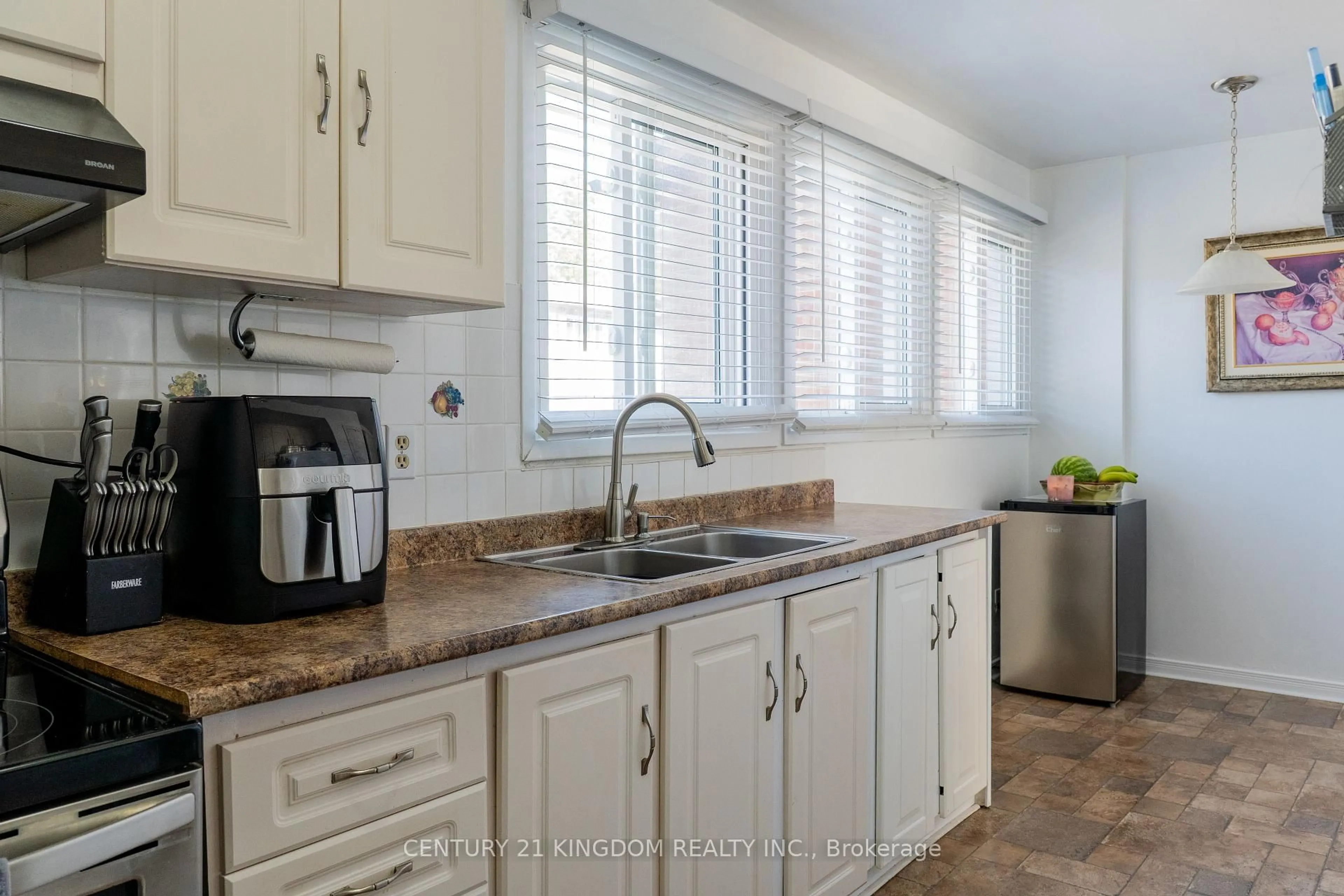 Standard kitchen, ceramic/tile floor for 30 Wingarden Crt #80, Toronto Ontario M1B 2K2