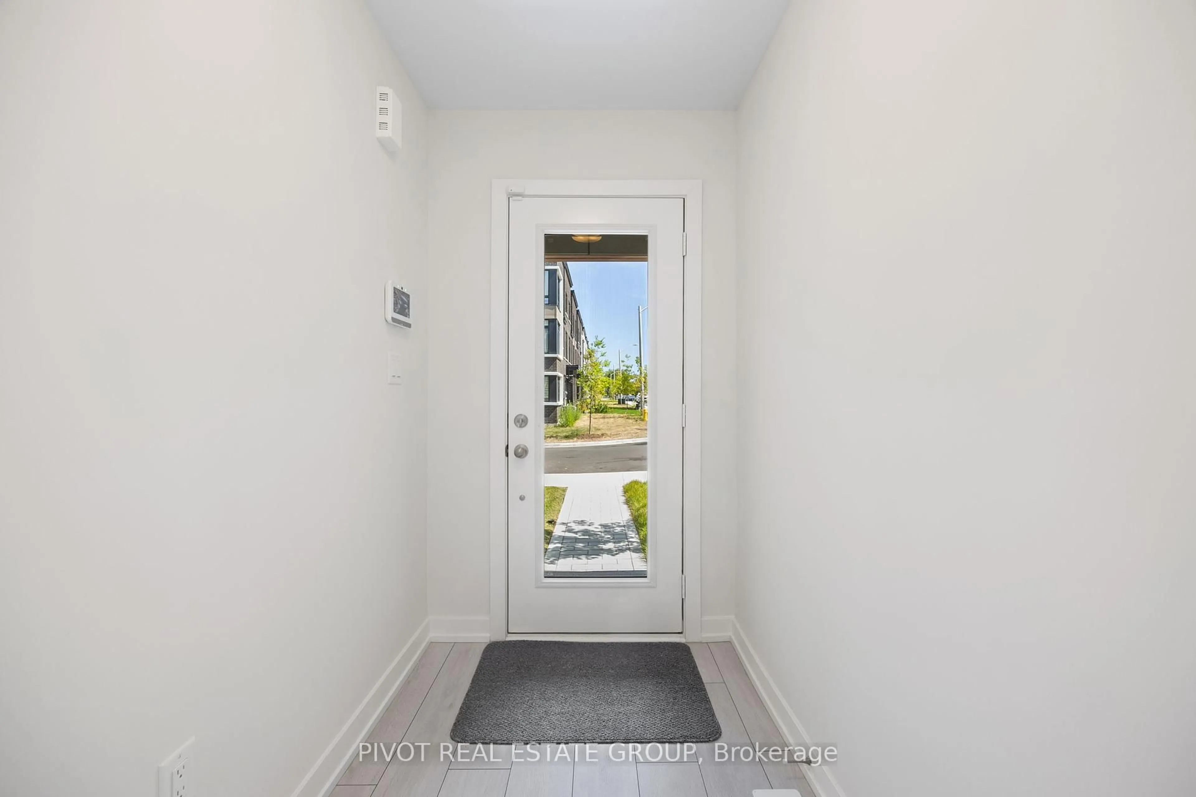 Indoor entryway for 53 Akil Thomas Gdns, Toronto Ontario M1P 0G3