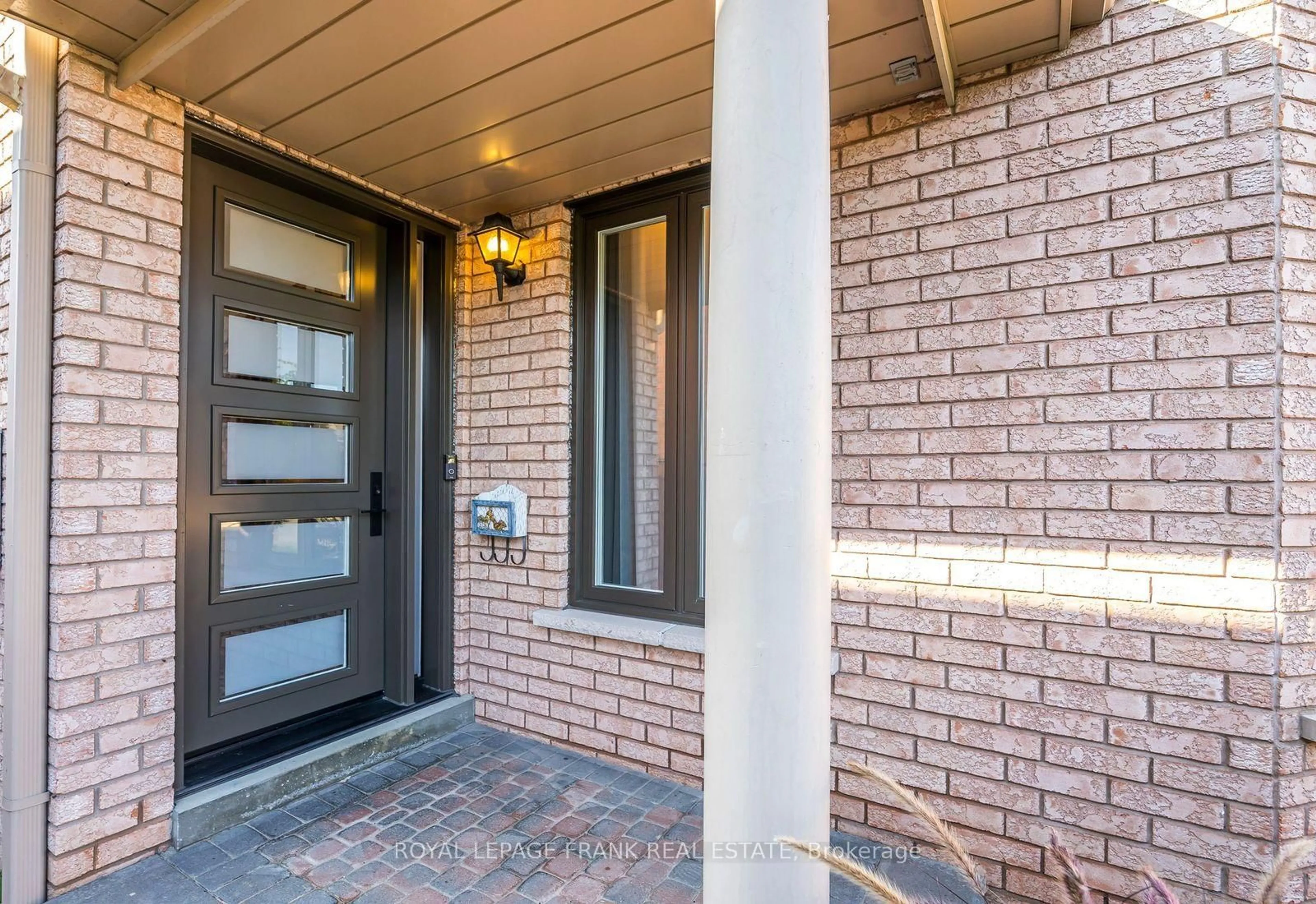 Indoor entryway for 174 Thicket Cres, Pickering Ontario L1V 6V7