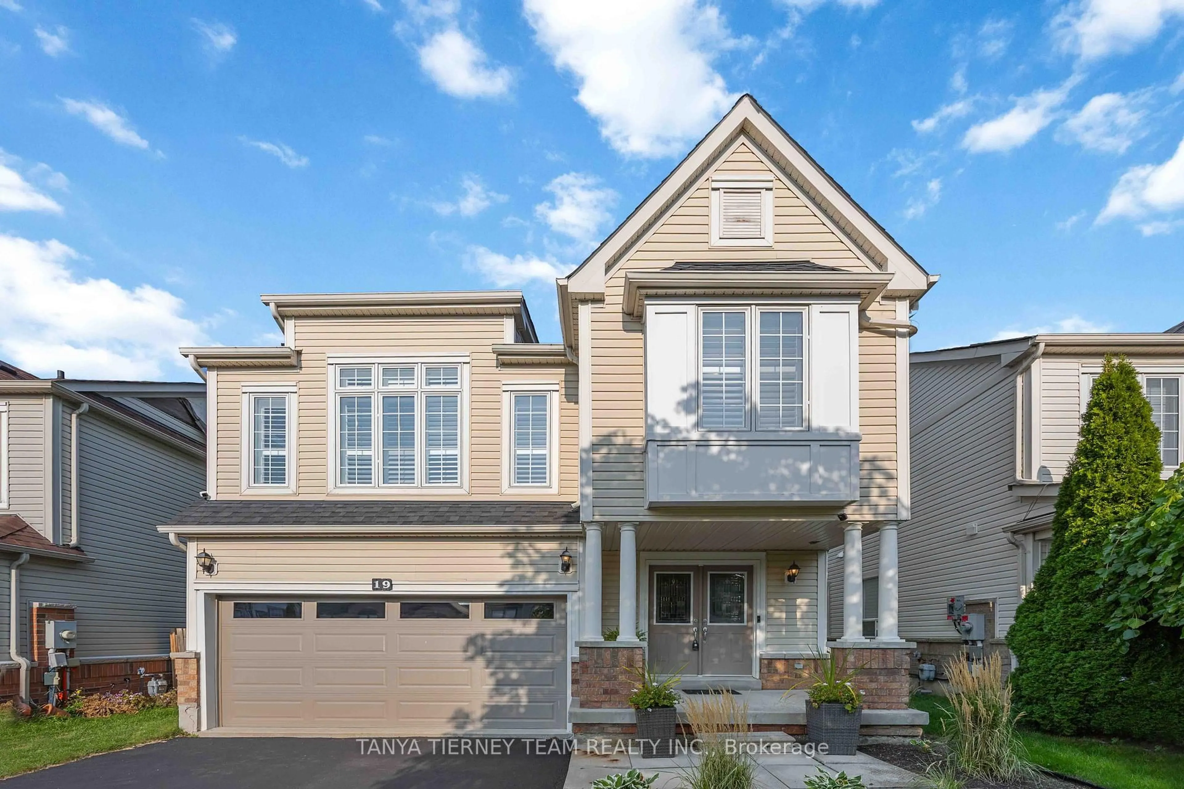 Home with vinyl exterior material, street for 19 Teardrop Cres, Whitby Ontario L1M 2N9