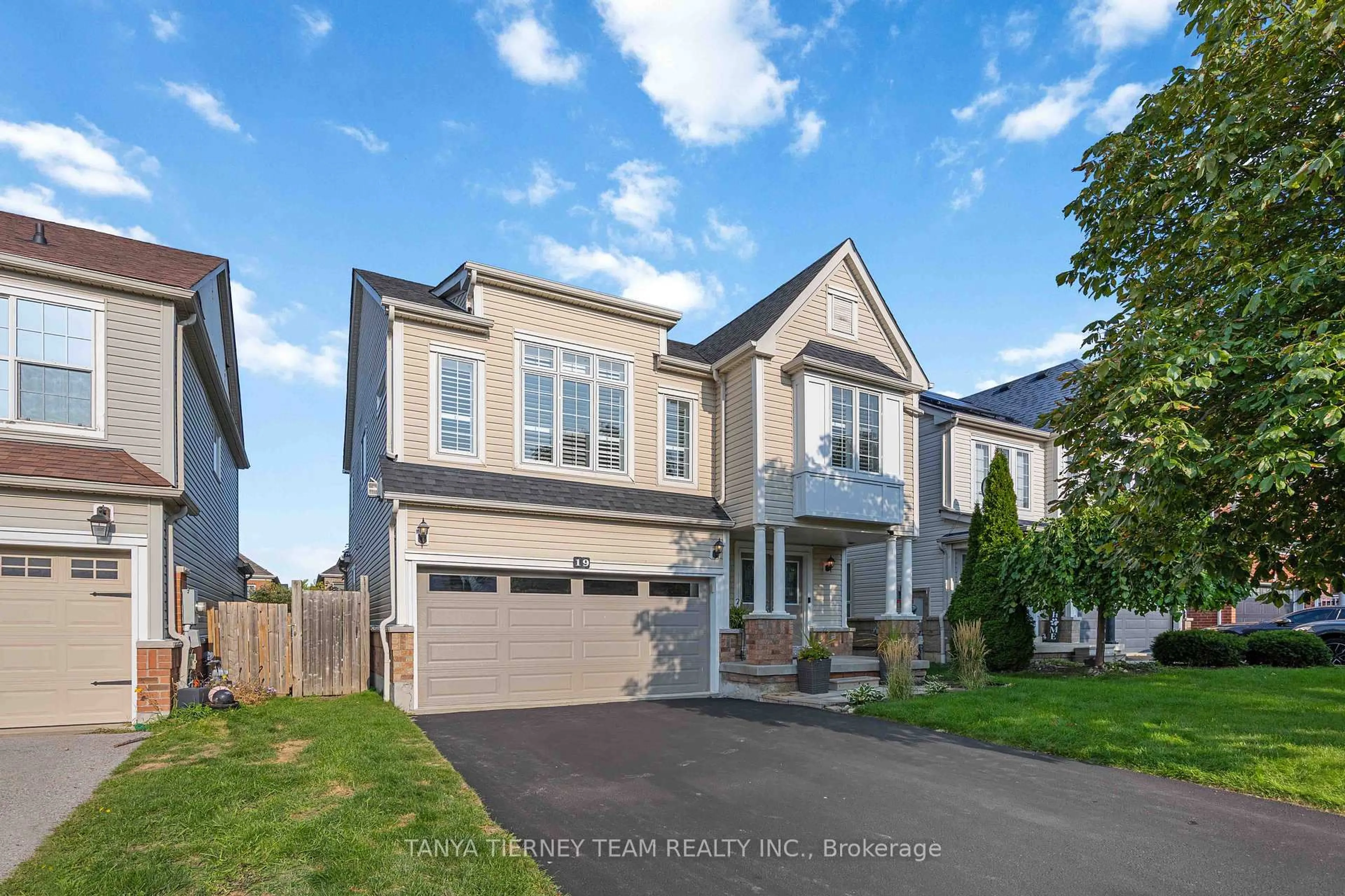Home with vinyl exterior material, street for 19 Teardrop Cres, Whitby Ontario L1M 2N9