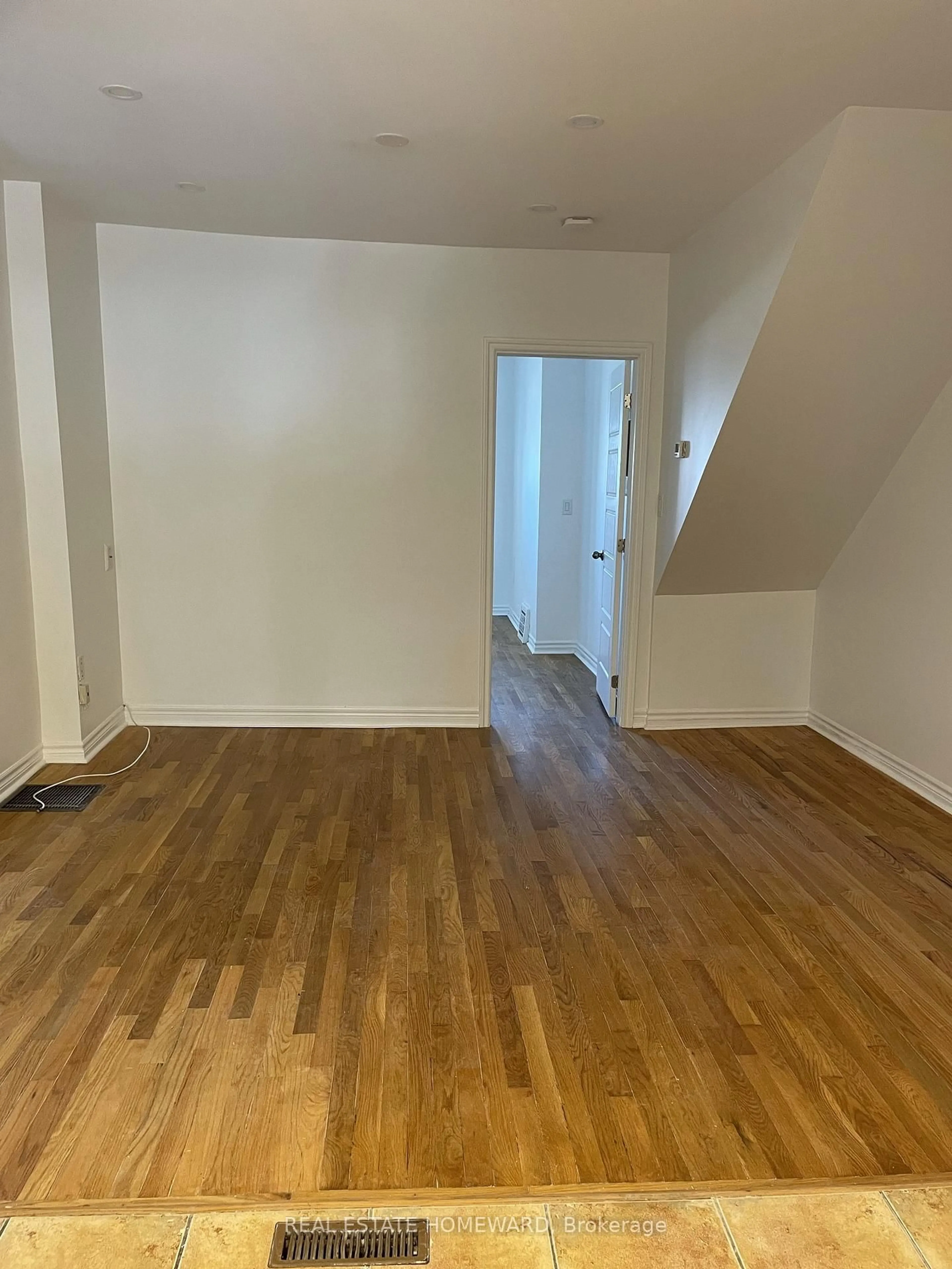 A pic of a room for 1191 Woodbine Ave, Toronto Ontario M4C 4E1