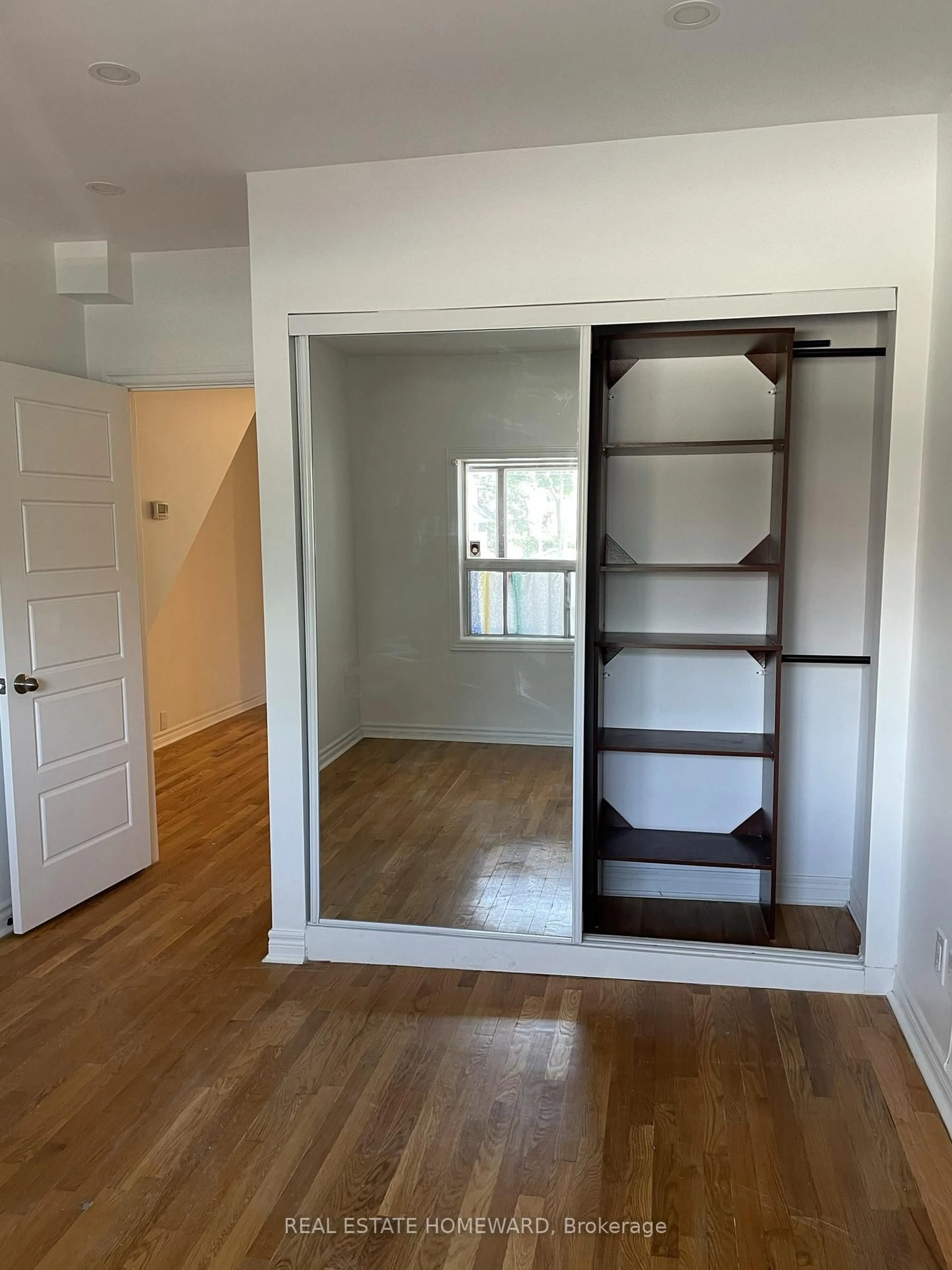 A pic of a room for 1191 Woodbine Ave, Toronto Ontario M4C 4E1