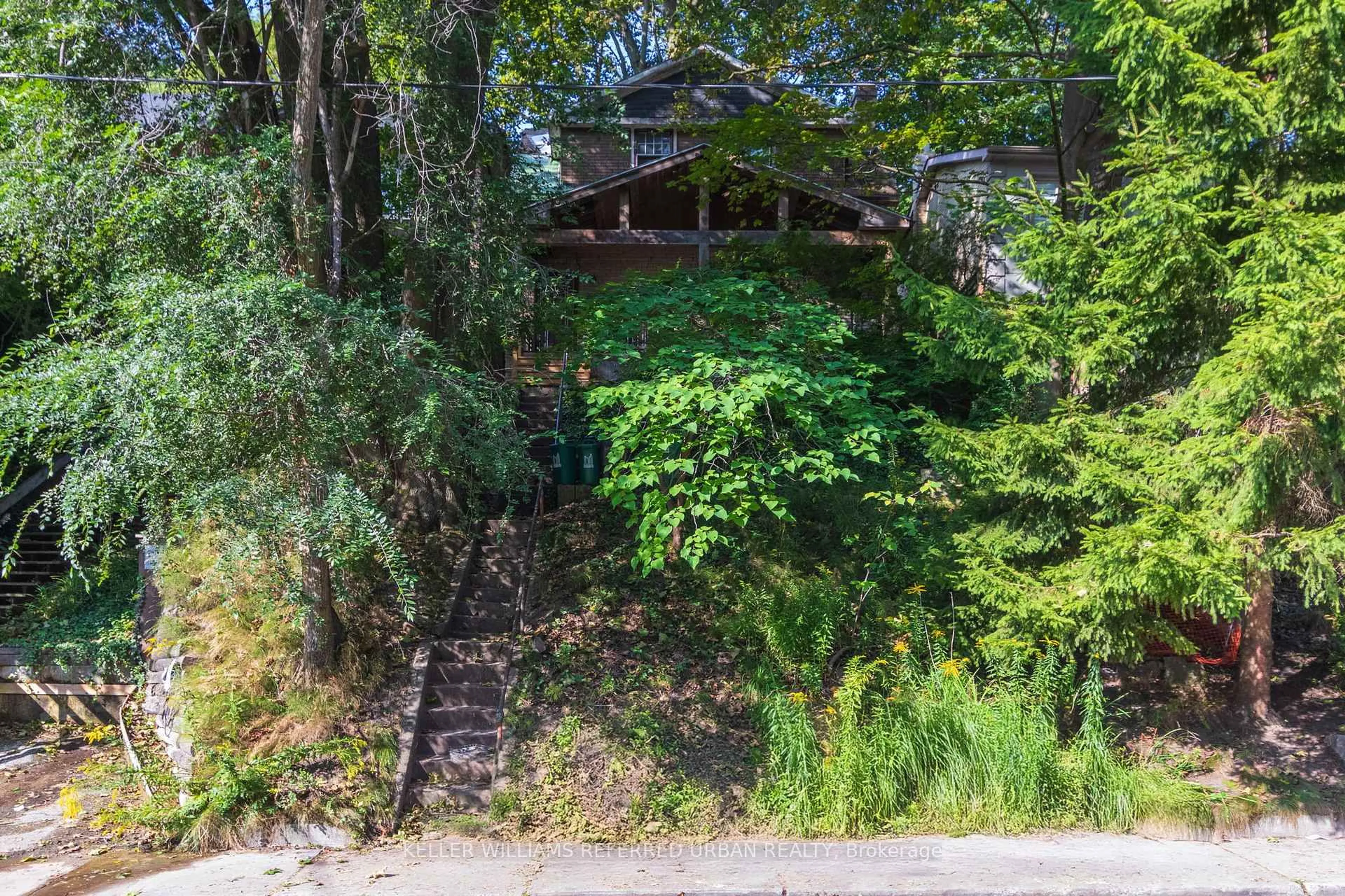 A pic from outside/outdoor area/front of a property/back of a property/a pic from drone, unknown for 122 Neville Park Blvd, Toronto Ontario M4E 3P8