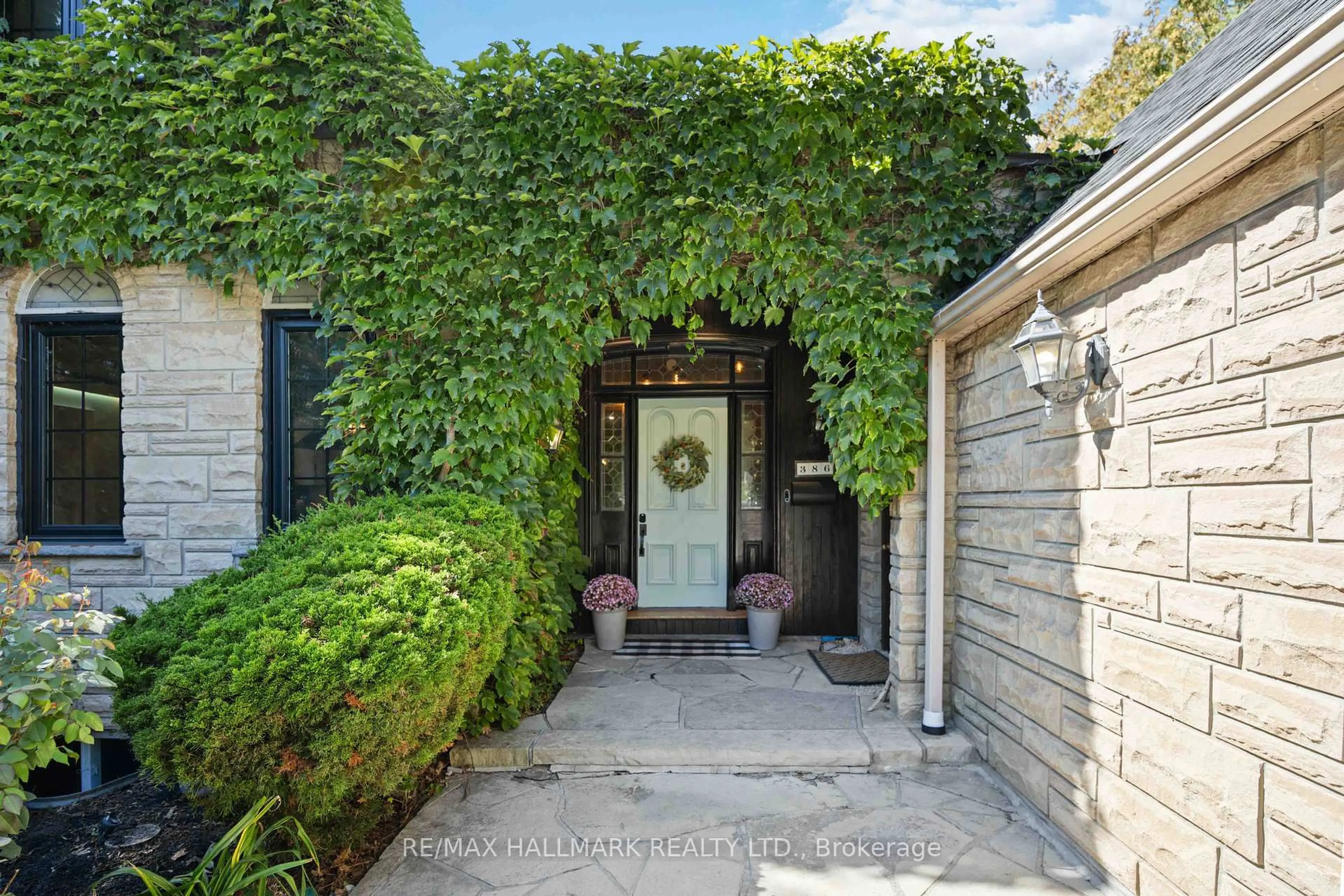 Unknown for 386 Woodgrange Ave, Pickering Ontario L1W 2B3
