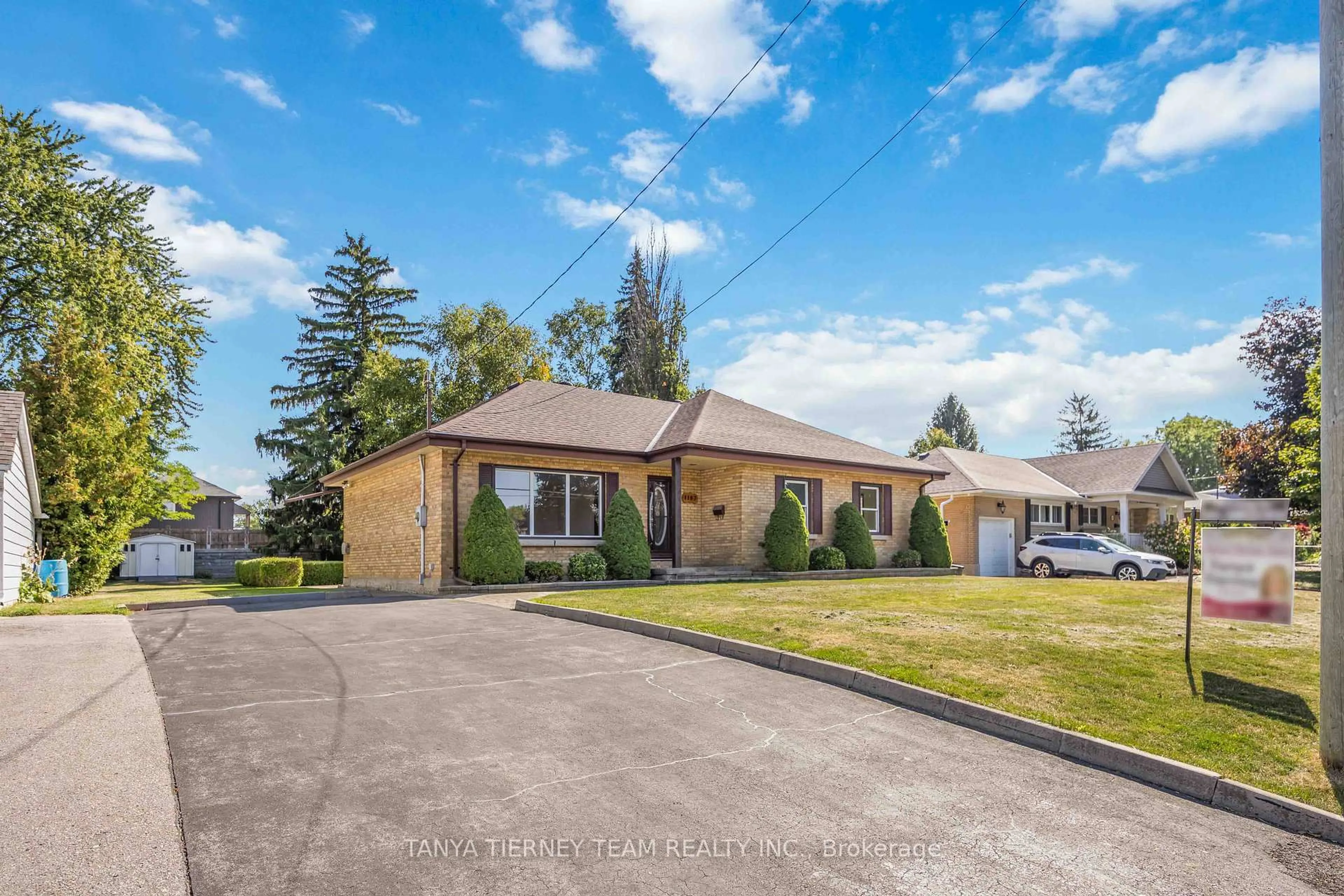 A pic from outside/outdoor area/front of a property/back of a property/a pic from drone, street for 1107 Byron St, Whitby Ontario L1N 4S4