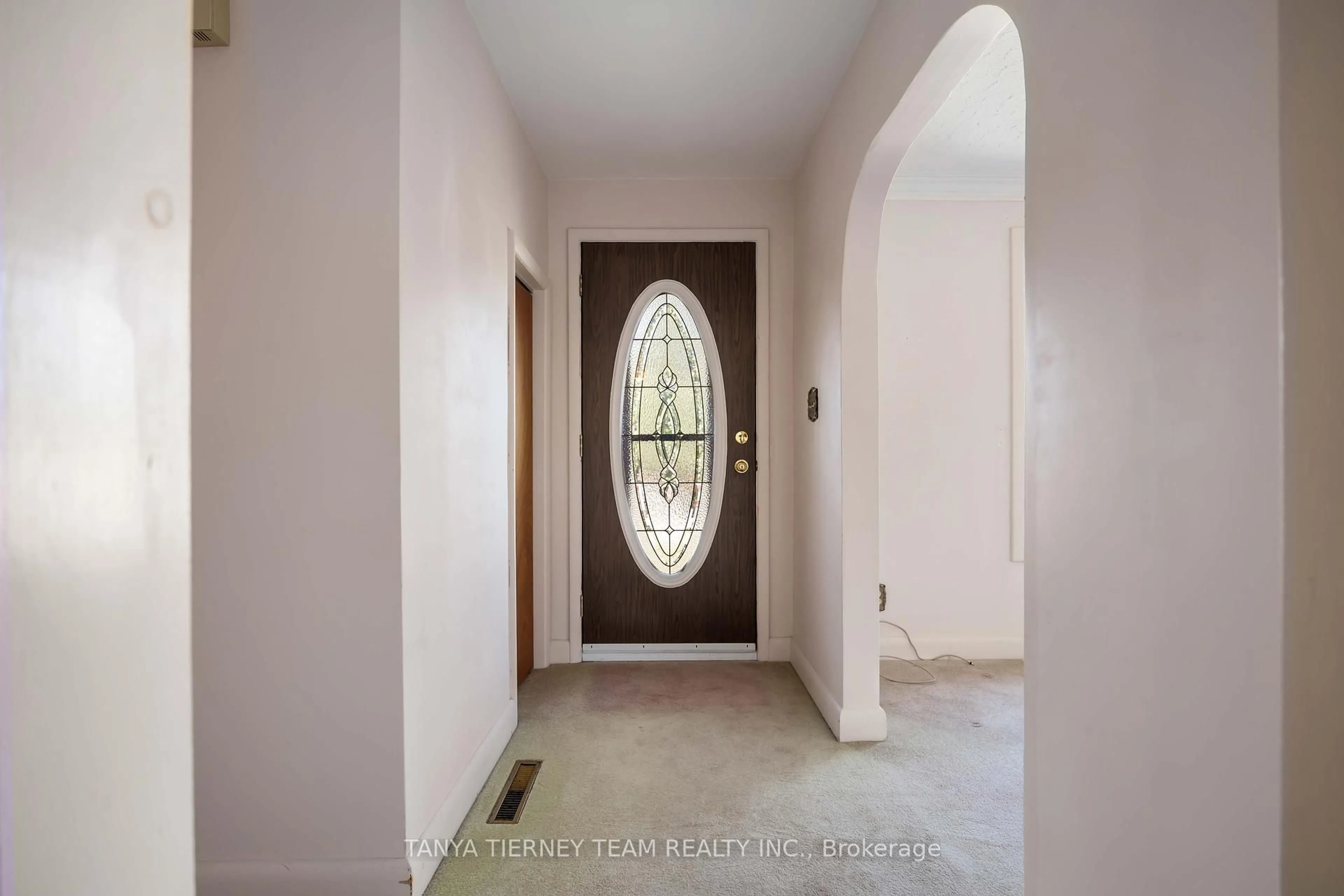 Indoor entryway for 1107 Byron St, Whitby Ontario L1N 4S4