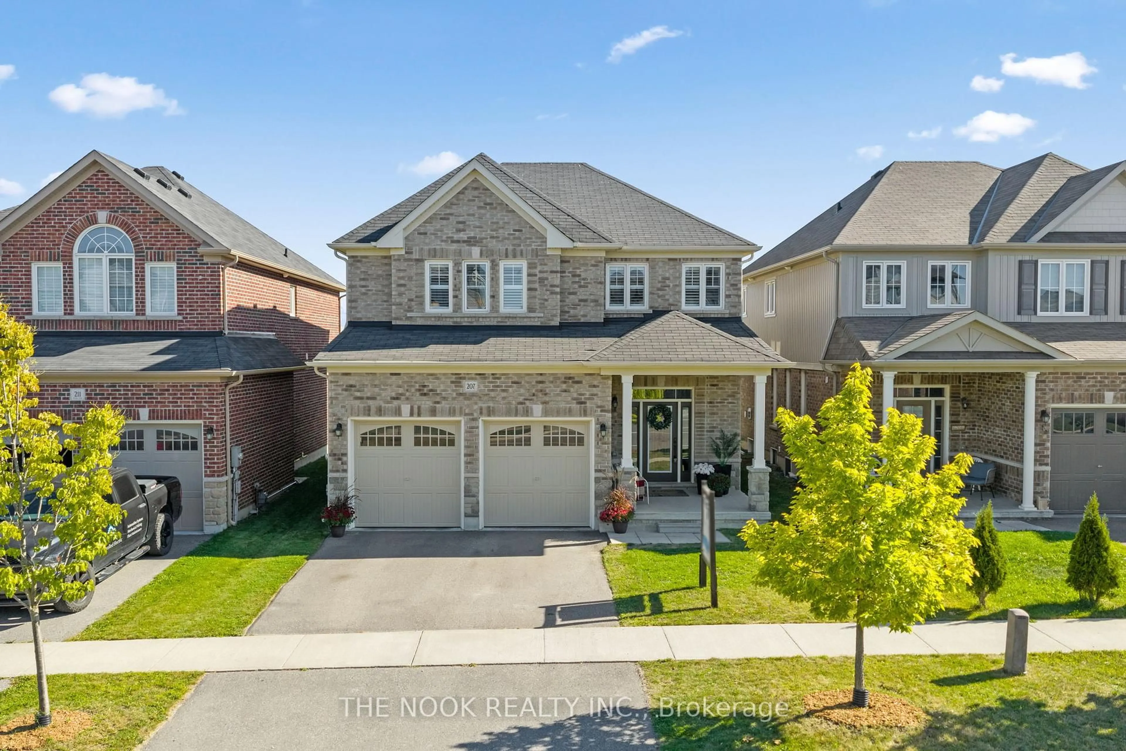 A pic from outside/outdoor area/front of a property/back of a property/a pic from drone, street for 207 Northglen Blvd, Clarington Ontario L1C 0T9