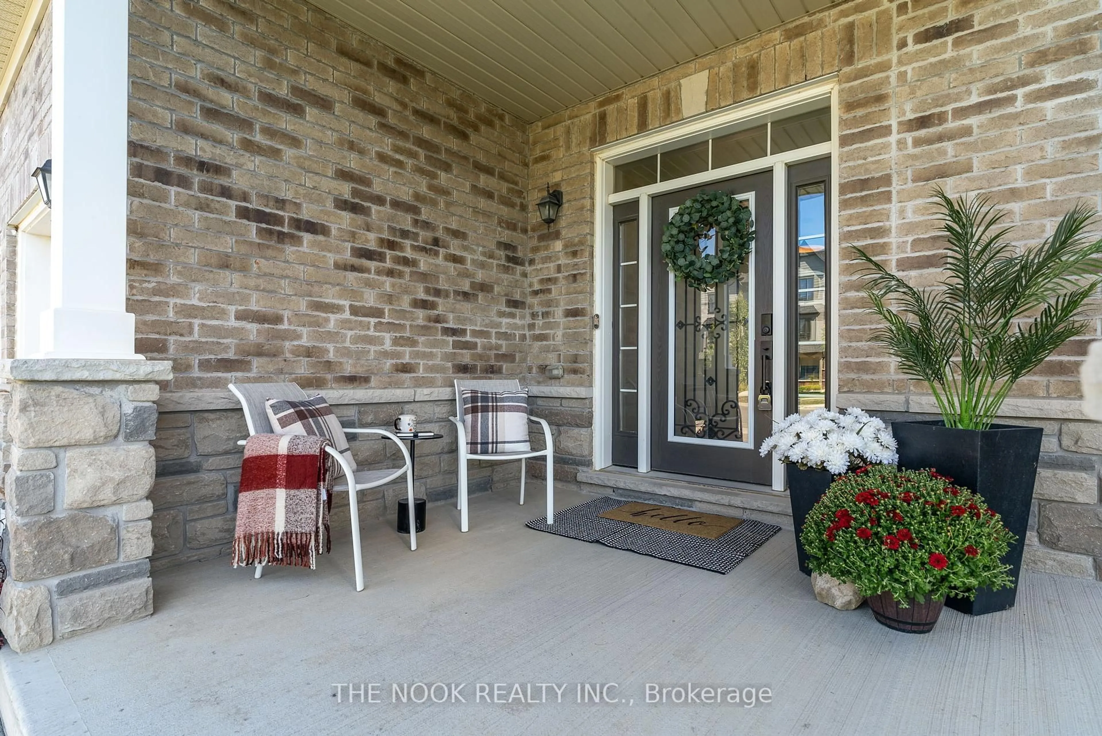 Patio, street for 207 Northglen Blvd, Clarington Ontario L1C 0T9