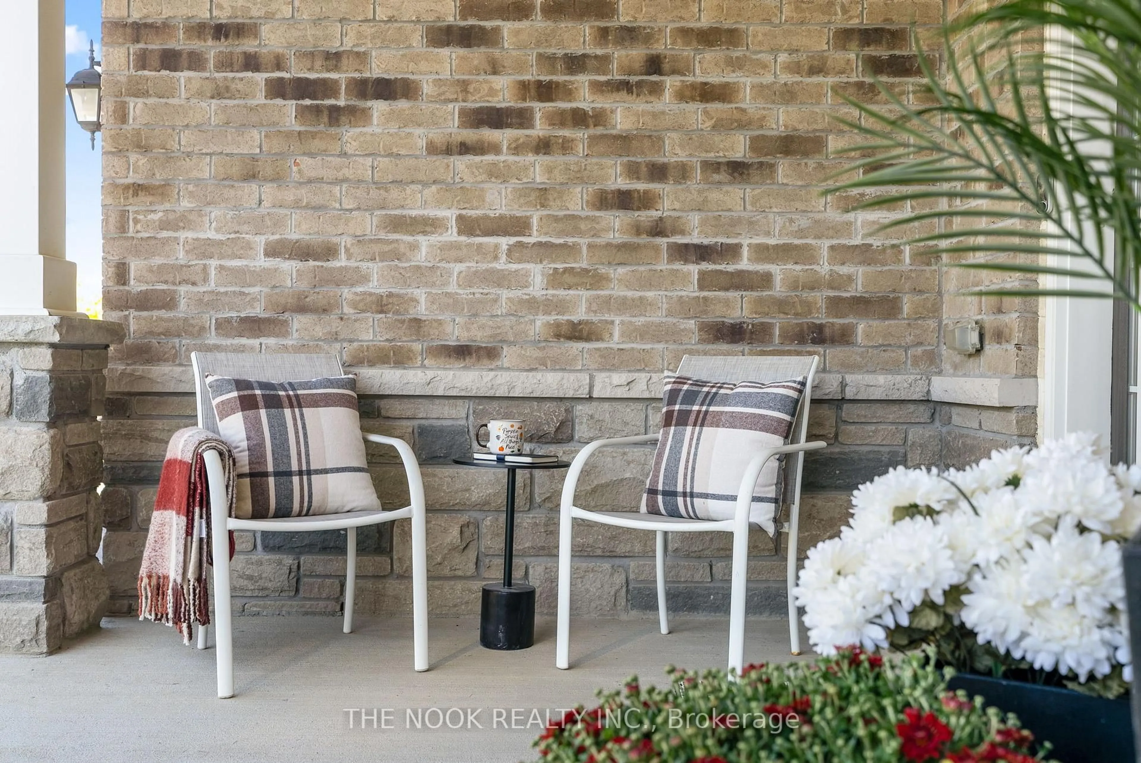 Patio, street for 207 Northglen Blvd, Clarington Ontario L1C 0T9