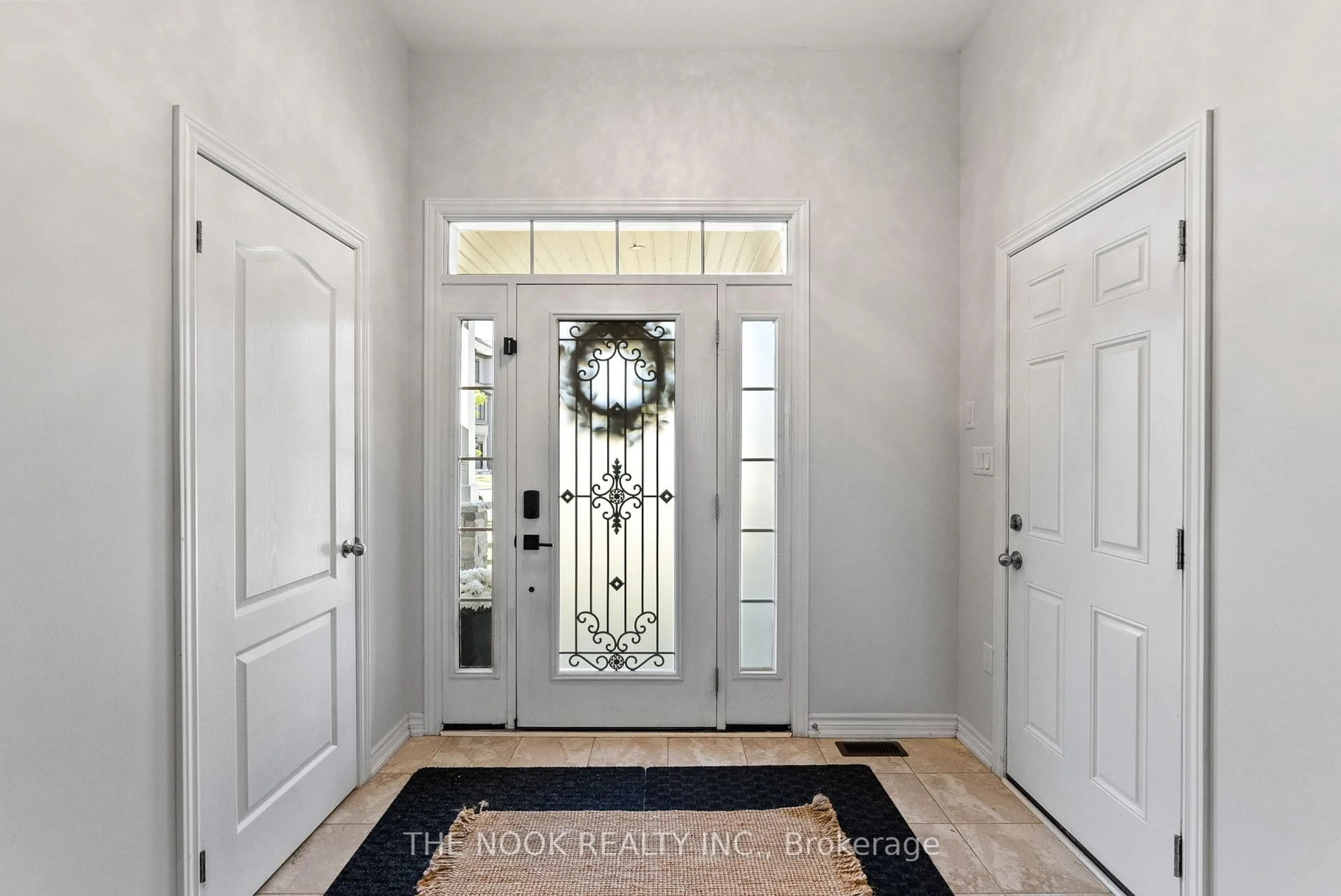 Indoor entryway for 207 Northglen Blvd, Clarington Ontario L1C 0T9