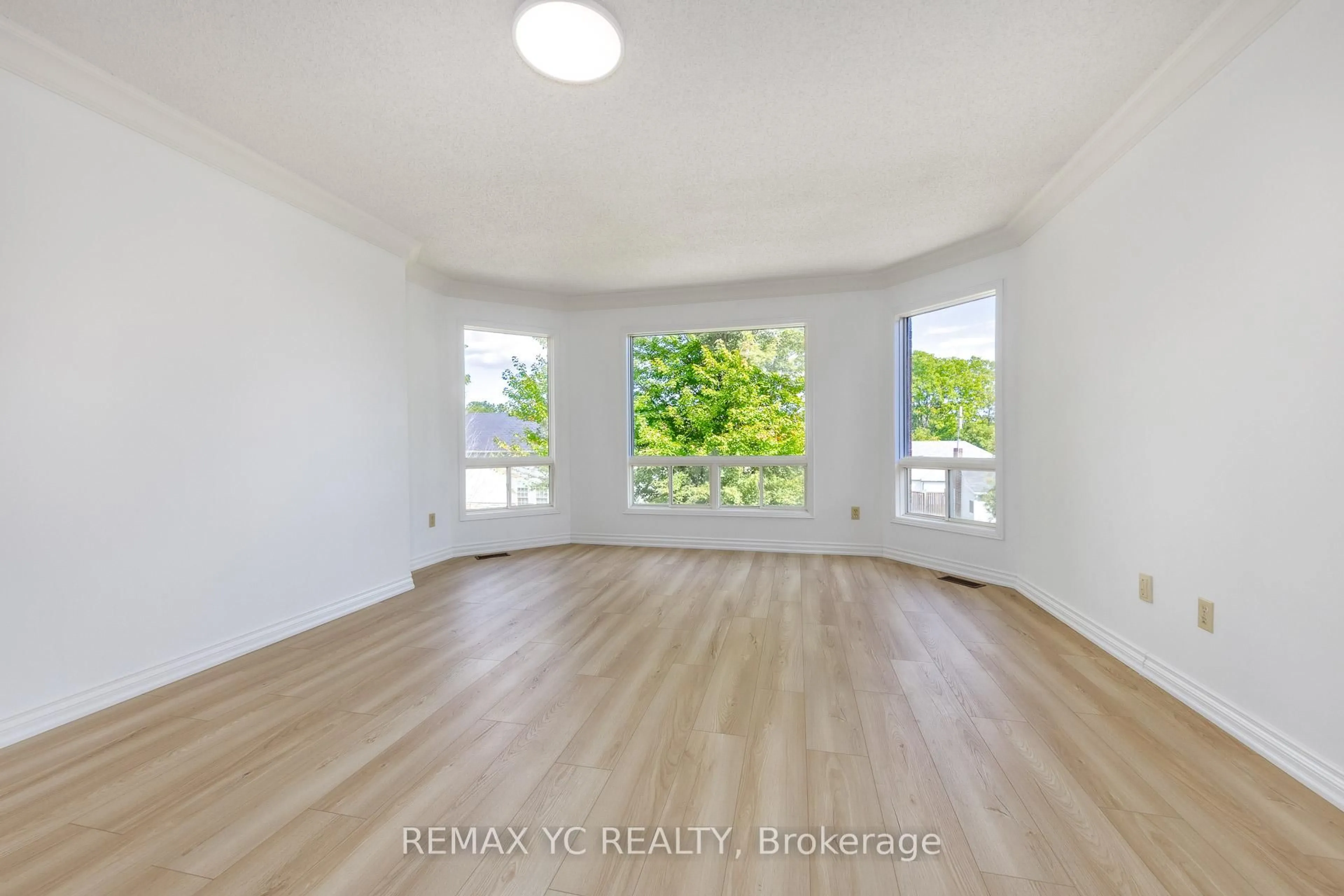 A pic of a room for 896 Darwin Dr, Pickering Ontario L1X 2P8