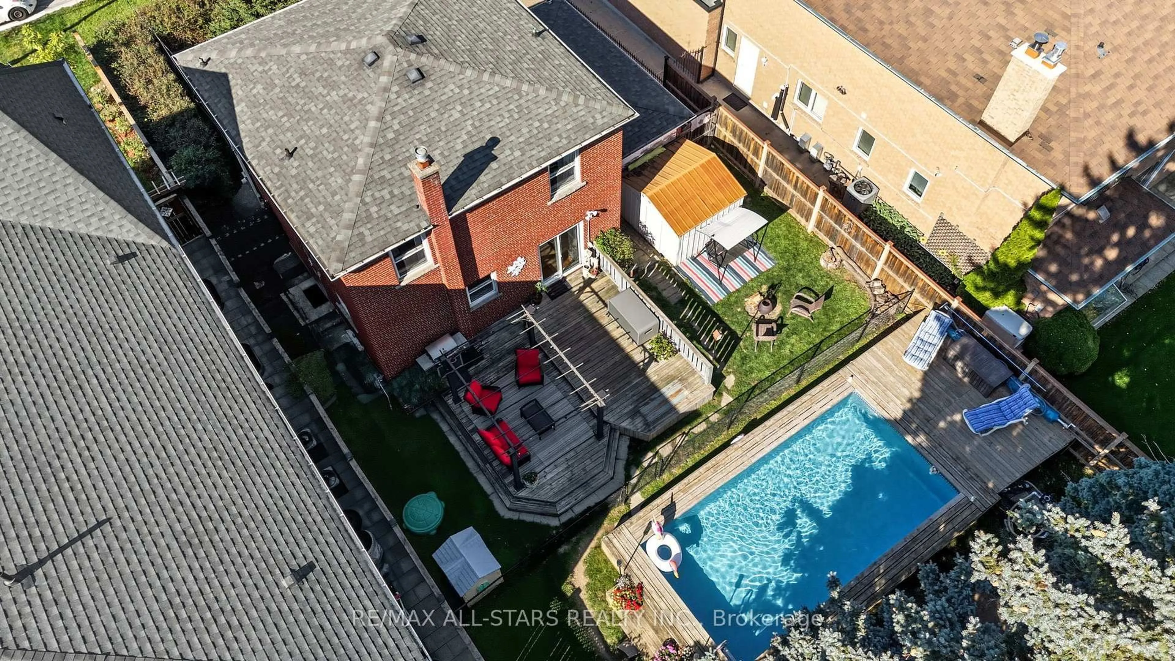 A pic from outside/outdoor area/front of a property/back of a property/a pic from drone, city buildings view from balcony for 11 Chatterton Blvd, Toronto Ontario M1M 2G3