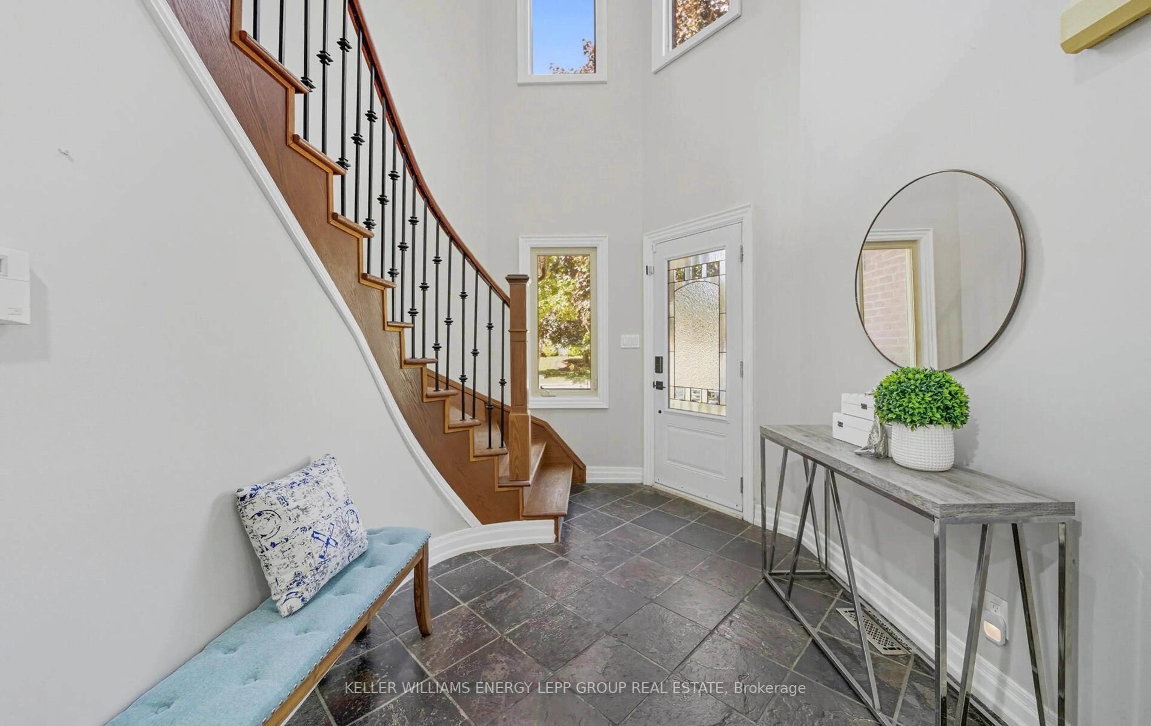 Indoor entryway for 75 Sawdon Dr, Whitby Ontario L1N 8A8