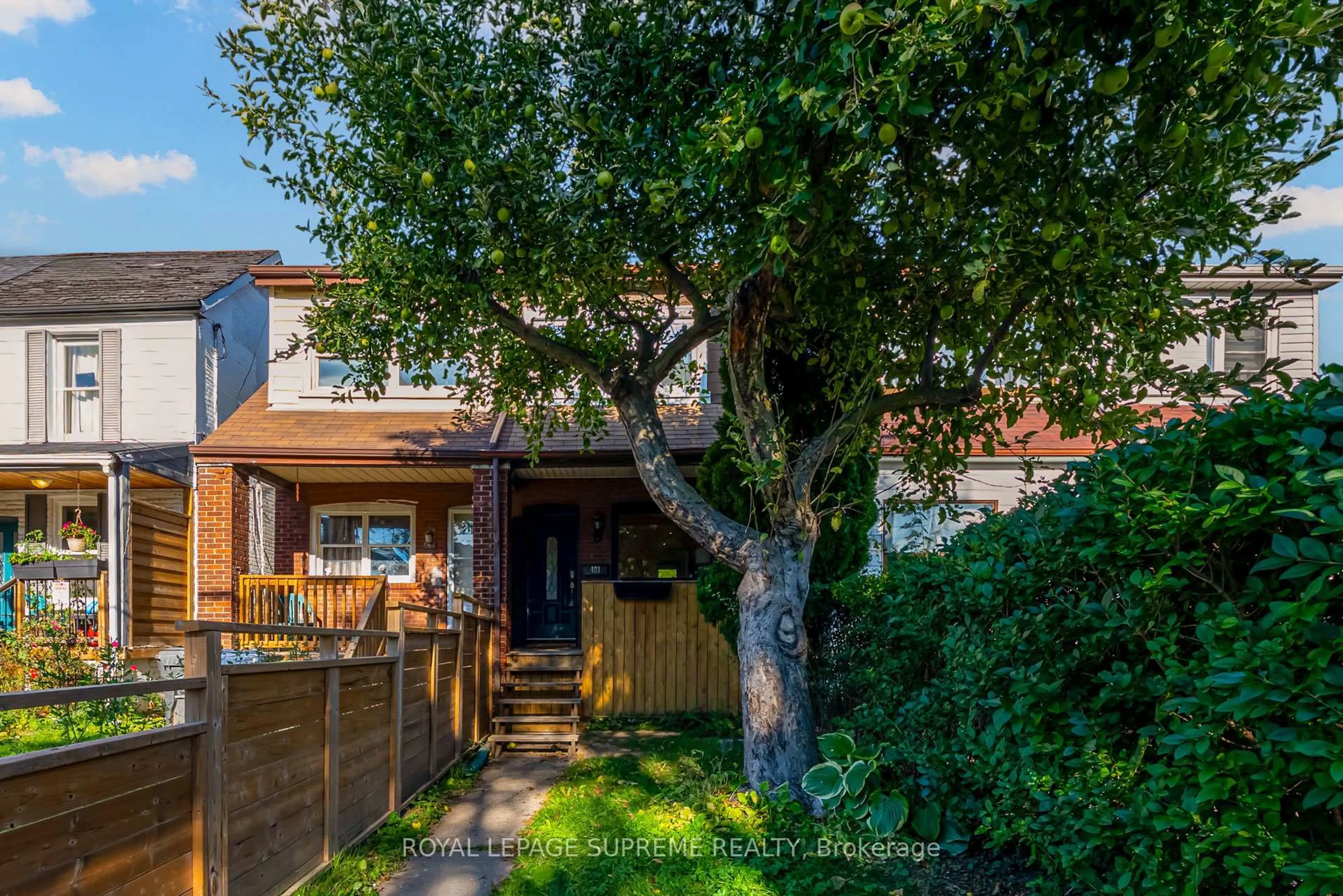 A pic from outside/outdoor area/front of a property/back of a property/a pic from drone, street for 481 Main St, Toronto Ontario M4C 4Y3