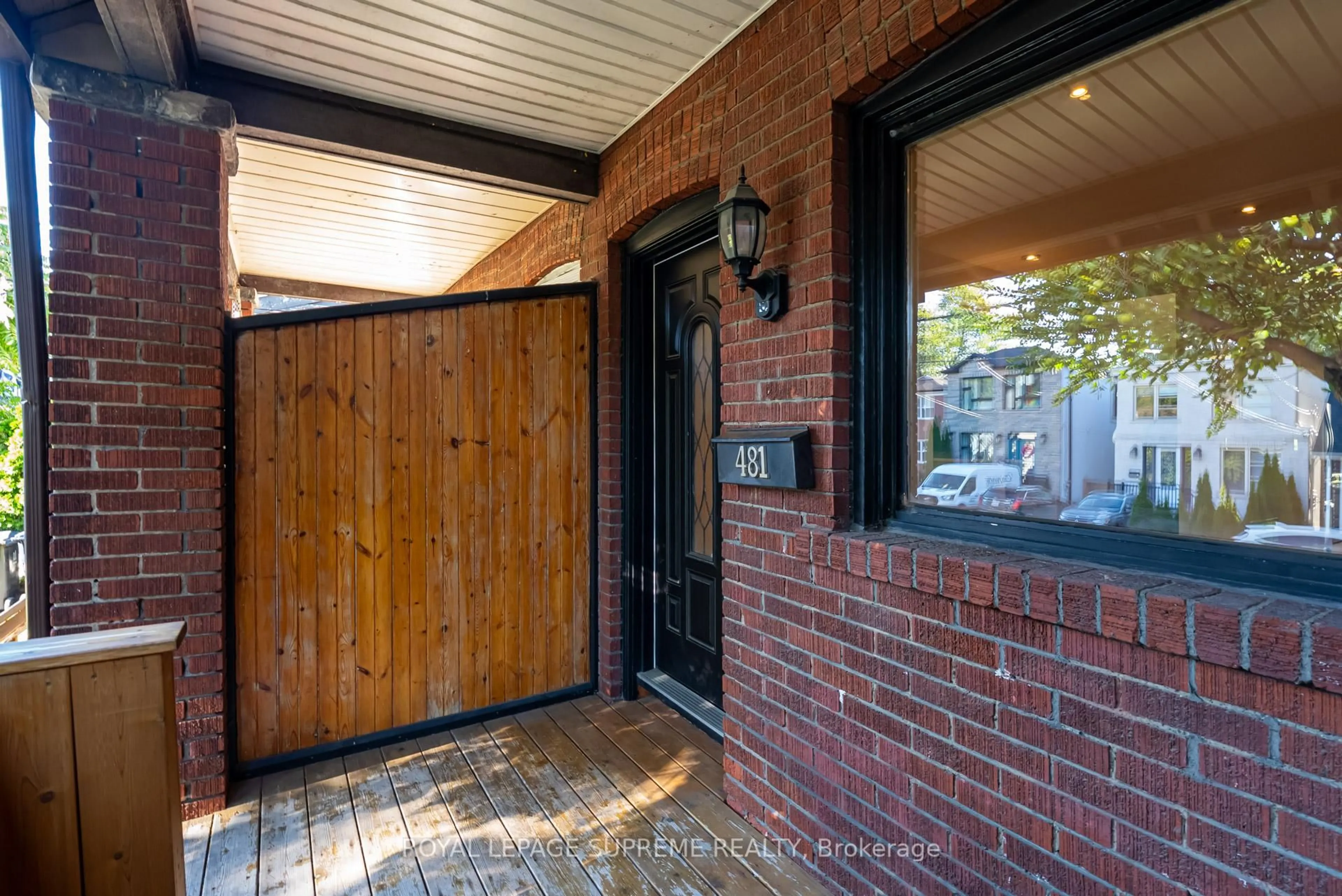 Indoor entryway for 481 Main St, Toronto Ontario M4C 4Y3