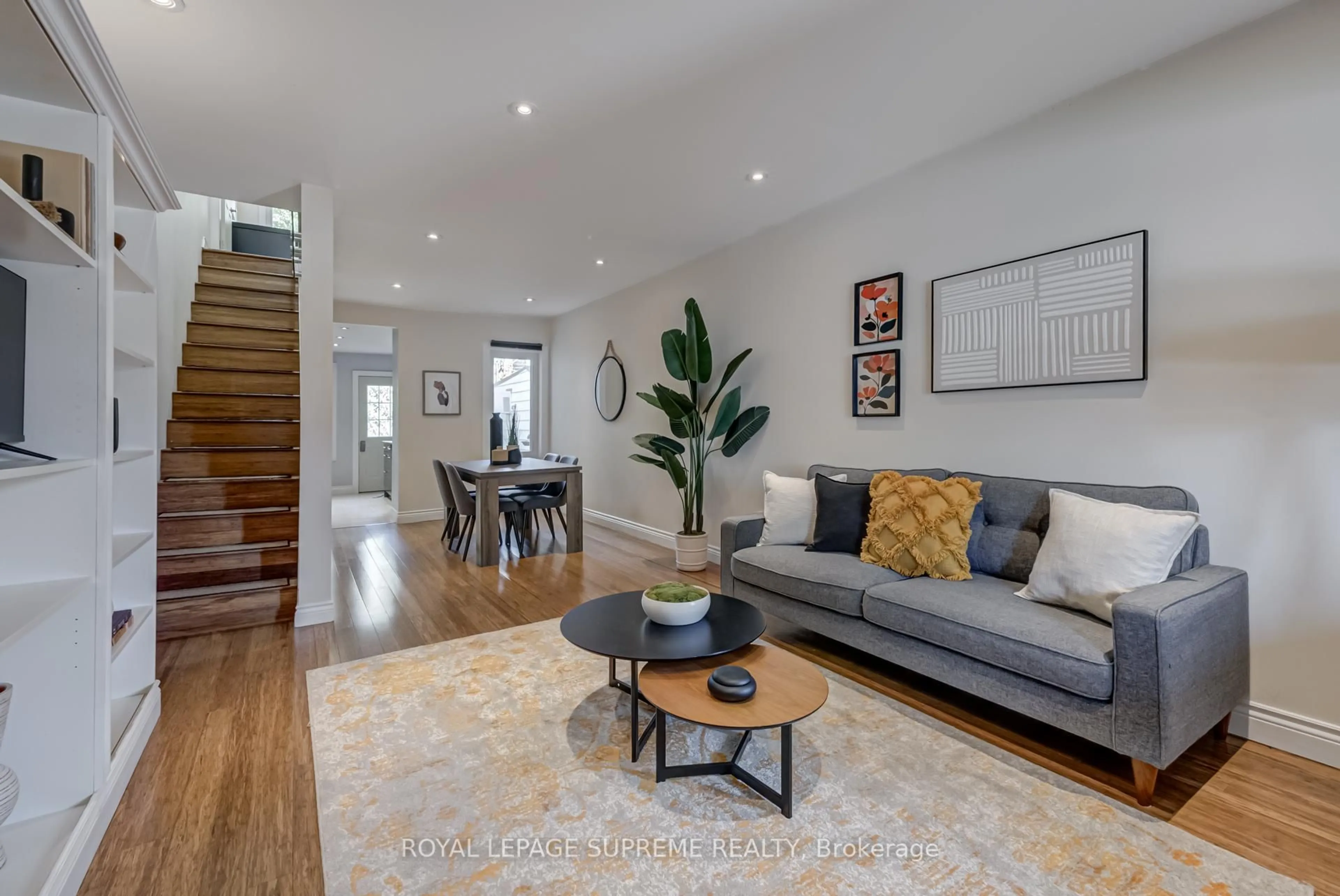 Living room with furniture, unknown for 481 Main St, Toronto Ontario M4C 4Y3