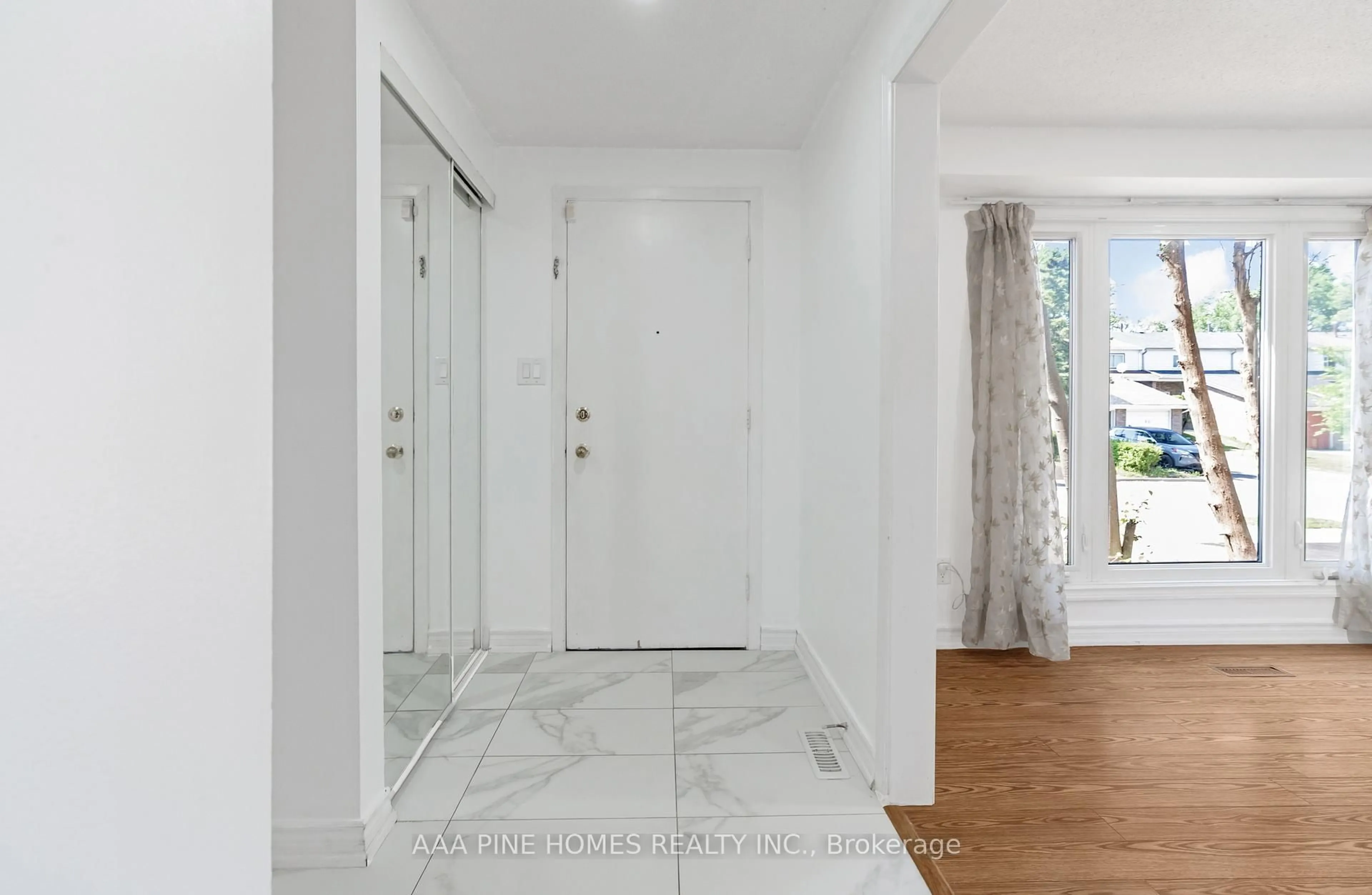 Indoor entryway for 59 Burkwood Cres, Toronto Ontario M1B 1N9