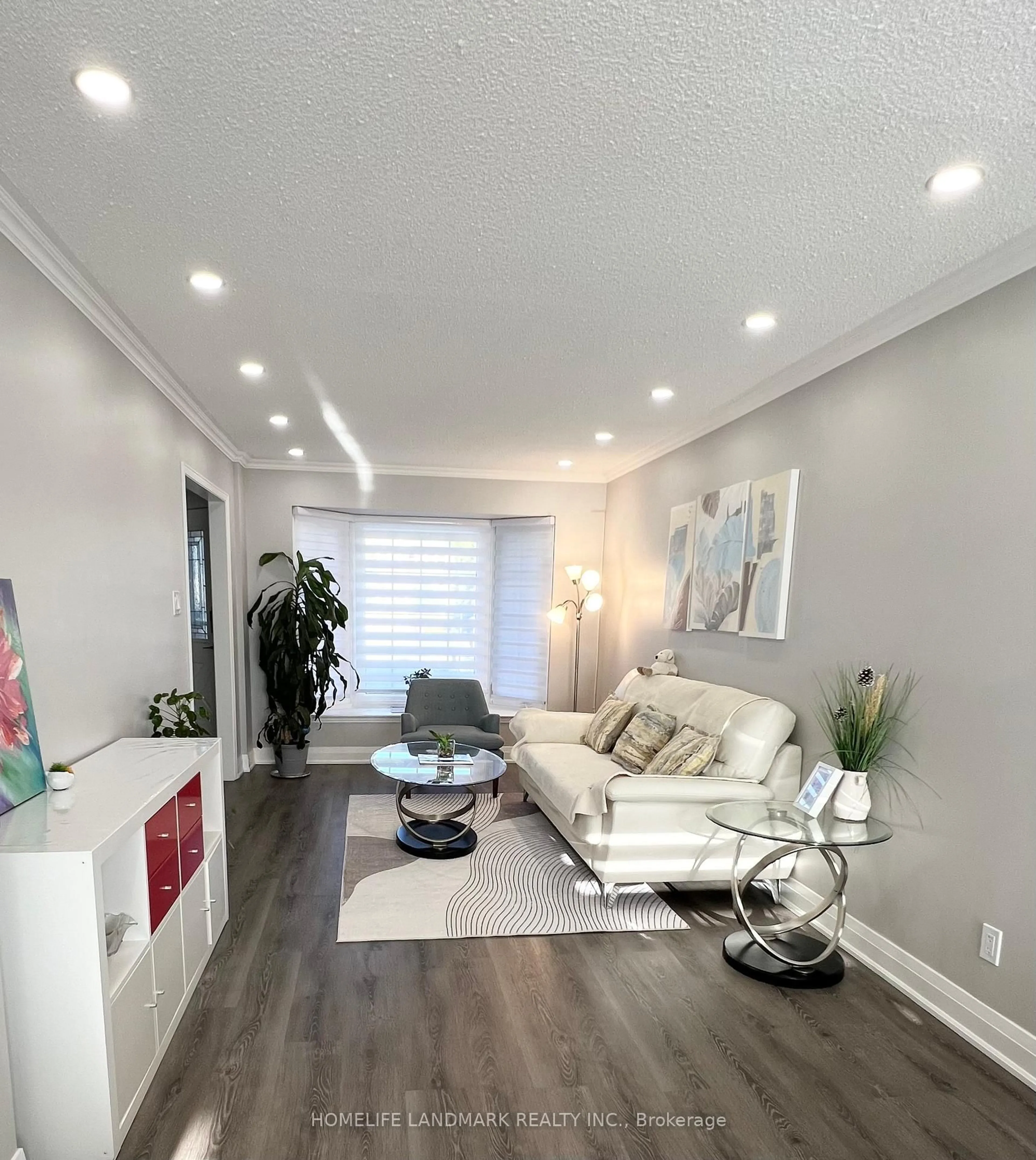 Living room with furniture, wood/laminate floor for 80 Lorna Rae Blvd, Toronto Ontario M1V 3S6