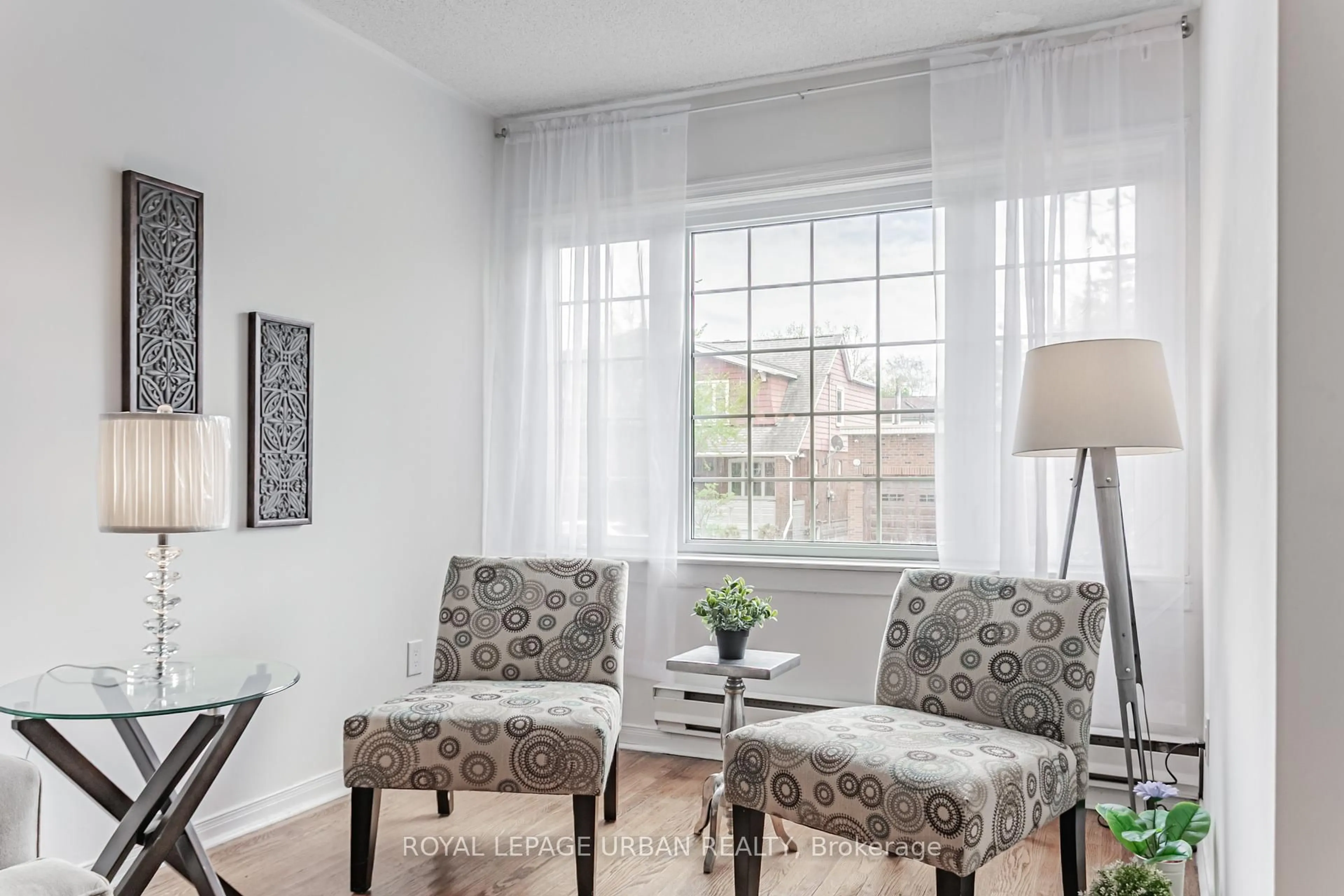 Living room with furniture, unknown for 144 Aldwych Ave, Toronto Ontario M4J 1X6