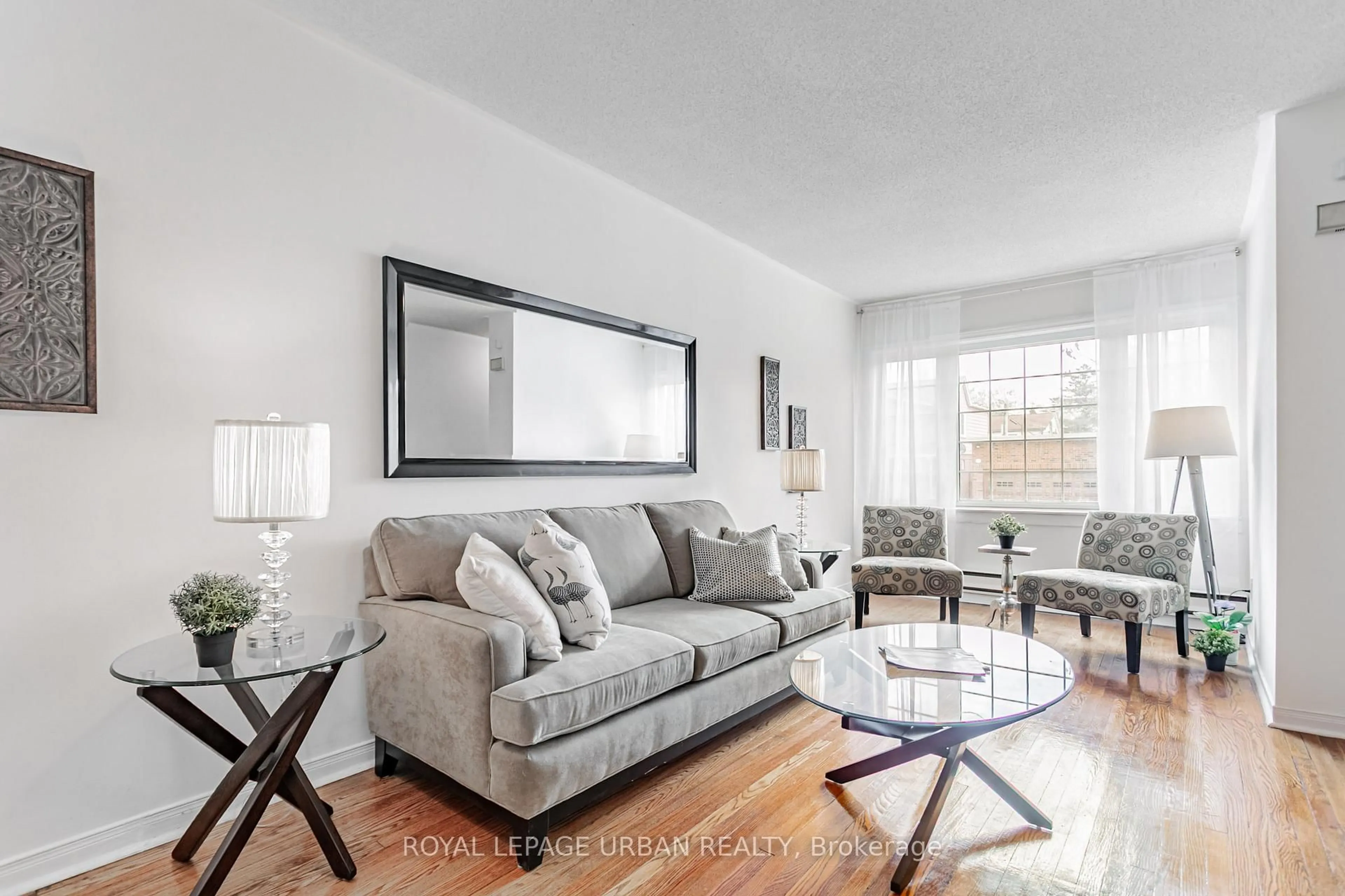 Living room with furniture, unknown for 144 Aldwych Ave, Toronto Ontario M4J 1X6