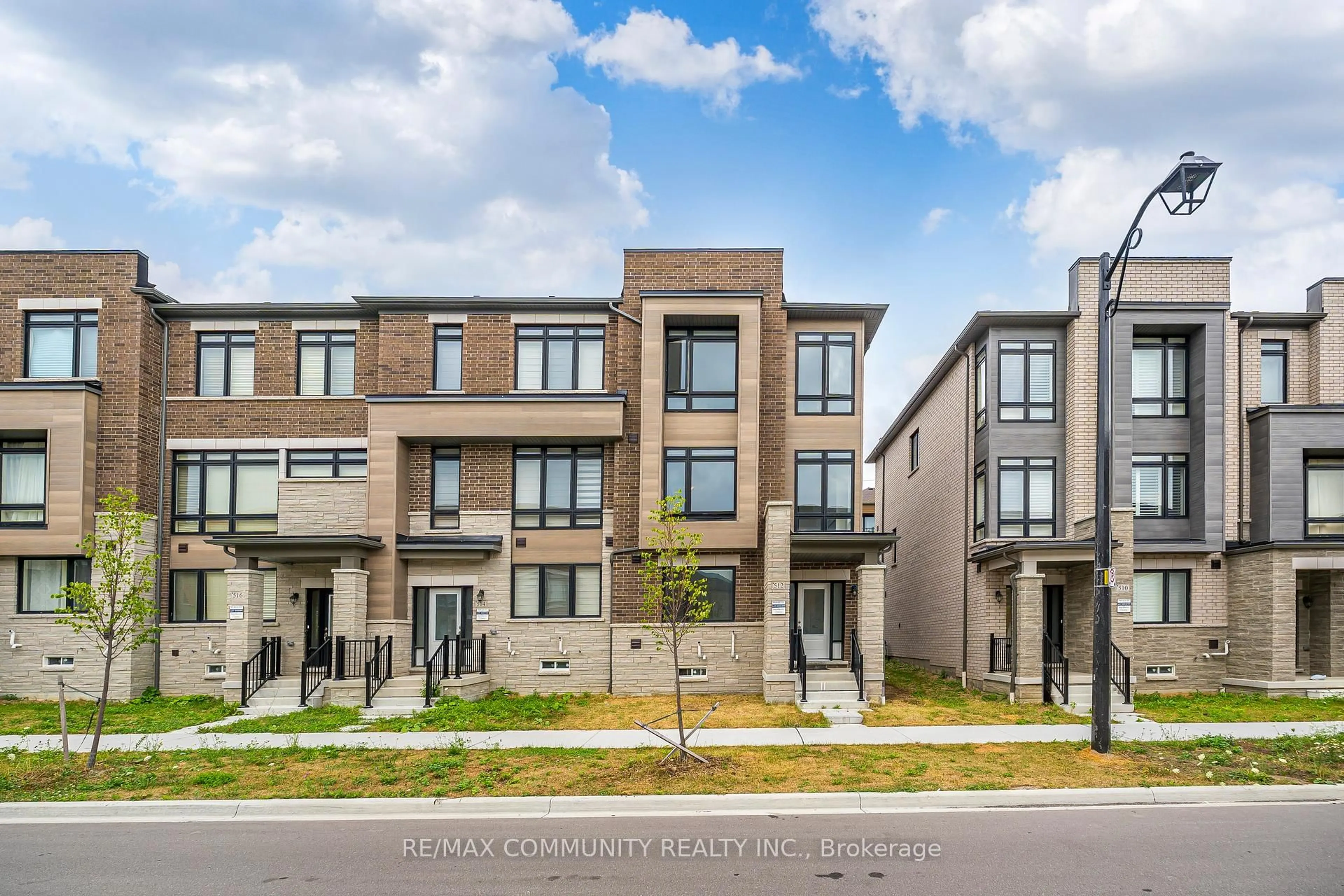 Home with brick exterior material, street for 512 Danks Ridge Dr, Ajax Ontario L1S 0H4