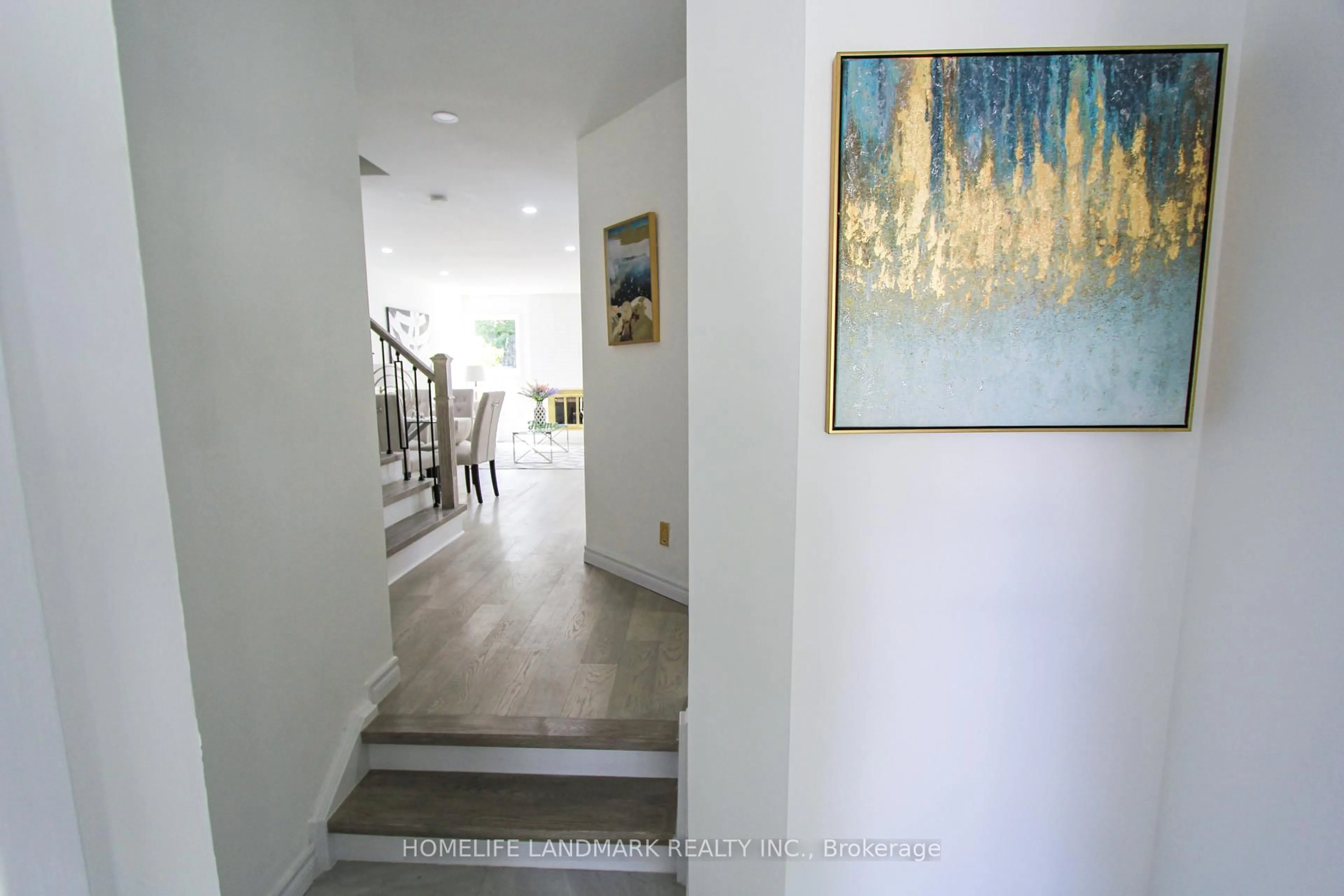 Indoor foyer for 126 Hawkshead Cres, Toronto Ontario M1W 2Z5