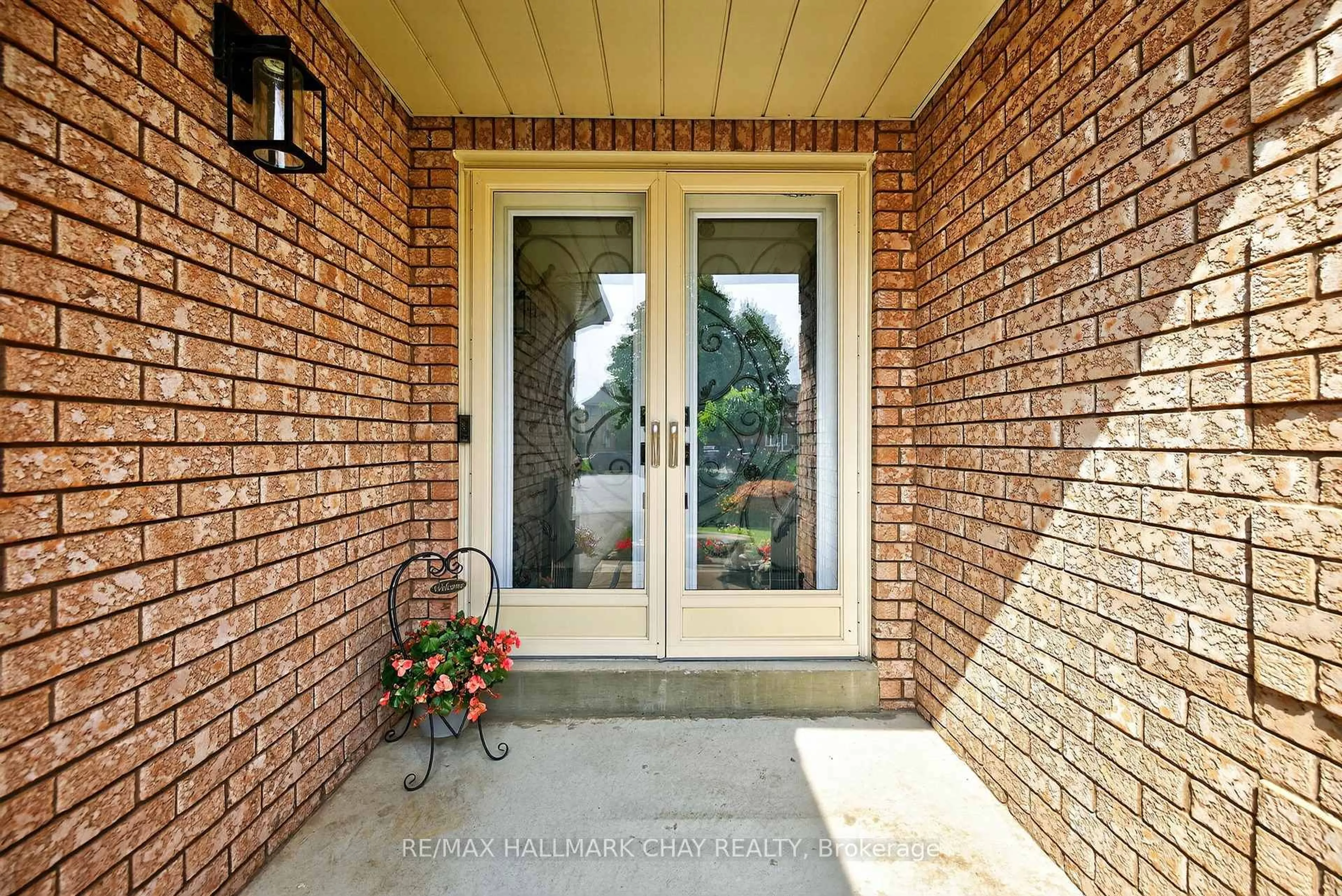 Unknown for 114 Sweetbriar Crt, Pickering Ontario L1V 6R2