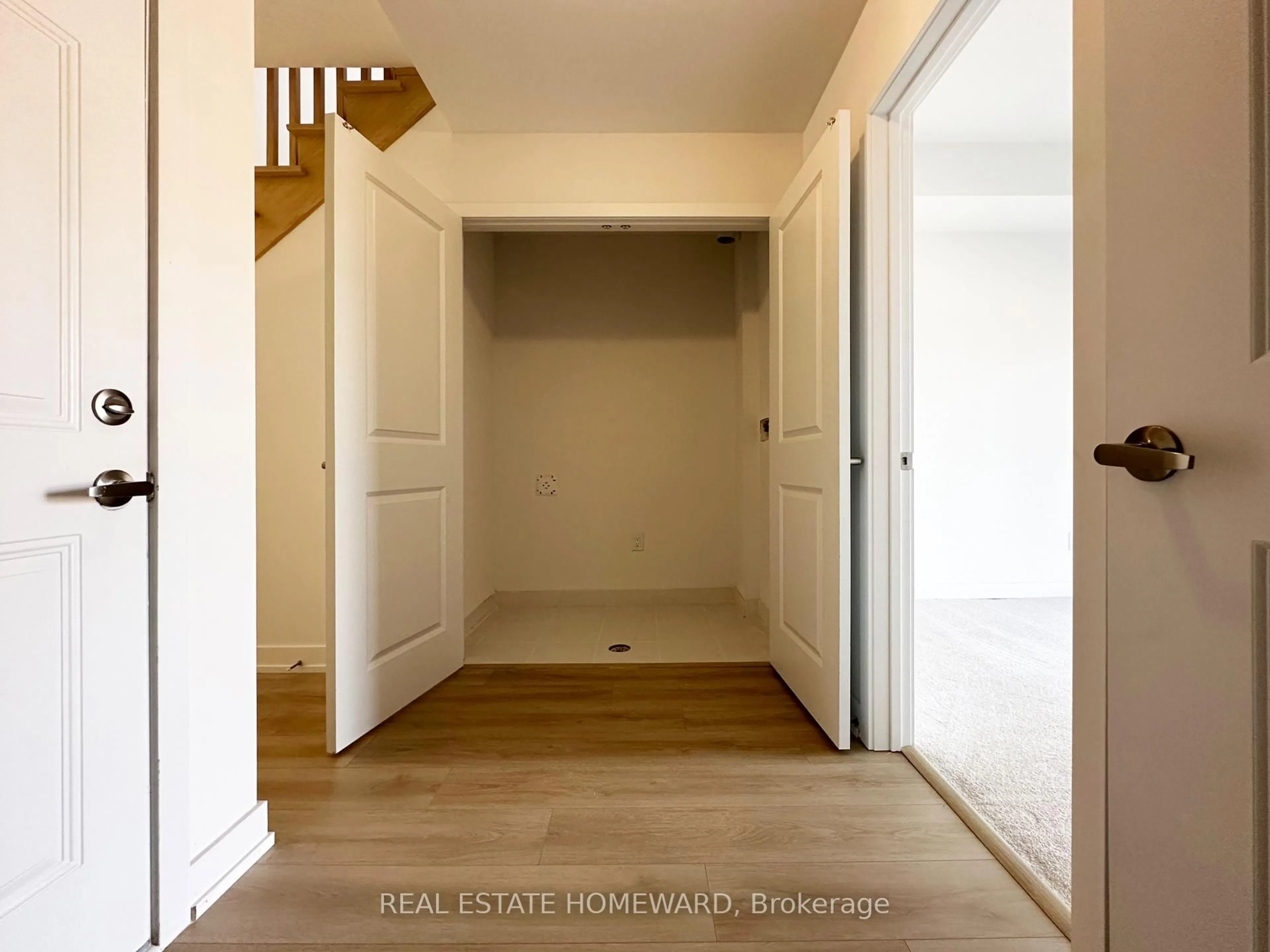 Indoor entryway for 1655 Palmers Sawmill Rd #303, Pickering Ontario L1X 0R3