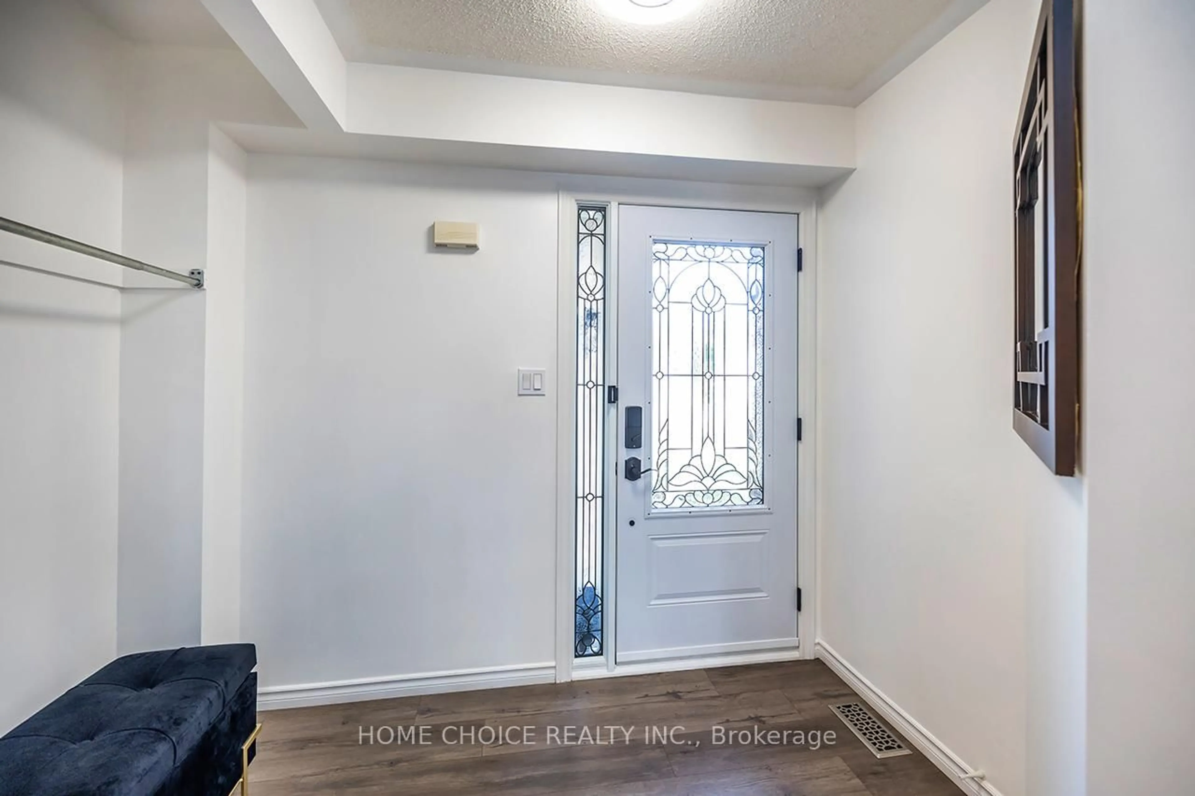 Indoor entryway for 55 Apple Blossom Blvd, Clarington Ontario L1C 4L9