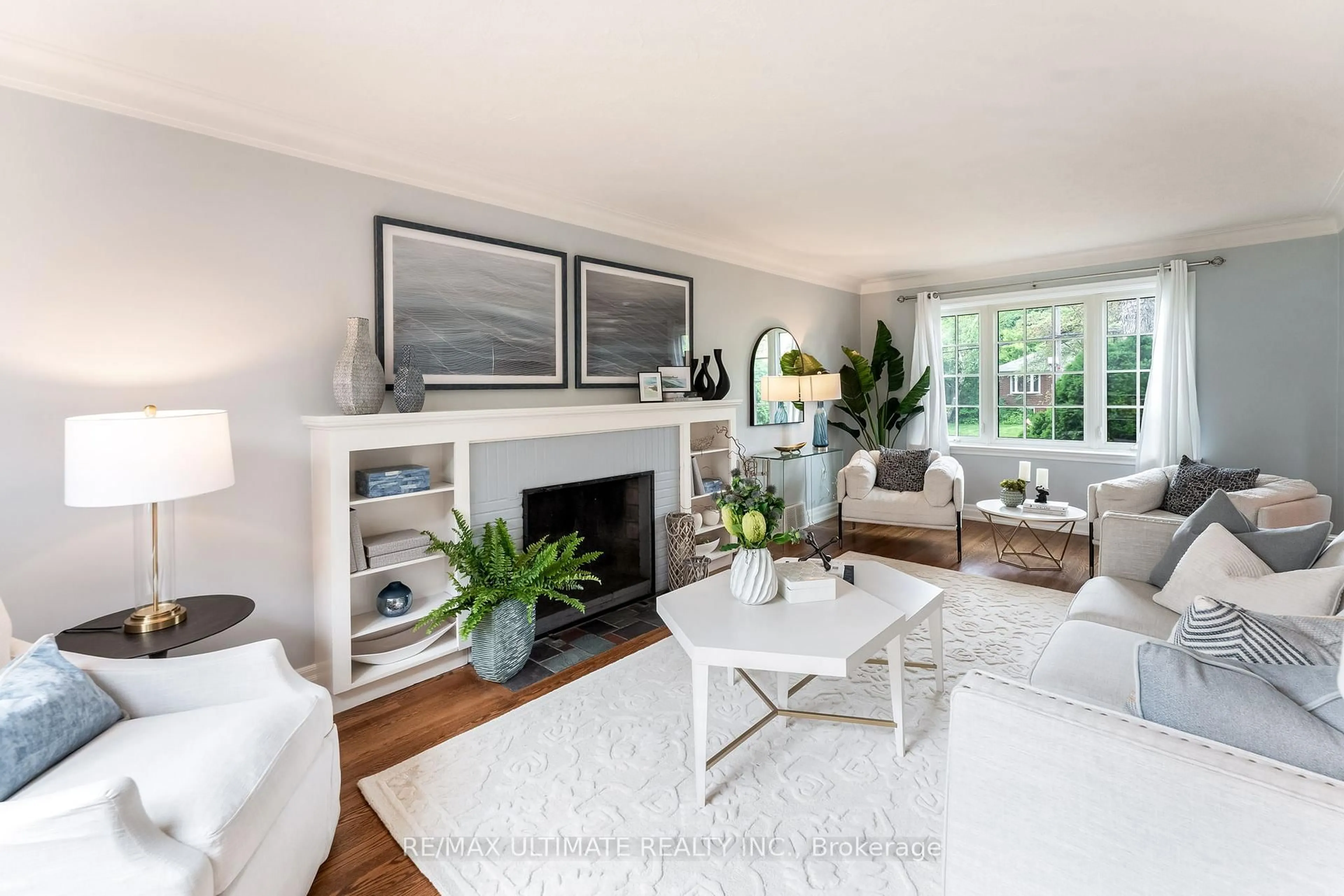 Living room with furniture, unknown for 69 Midland Ave, Toronto Ontario M1N 3Z8