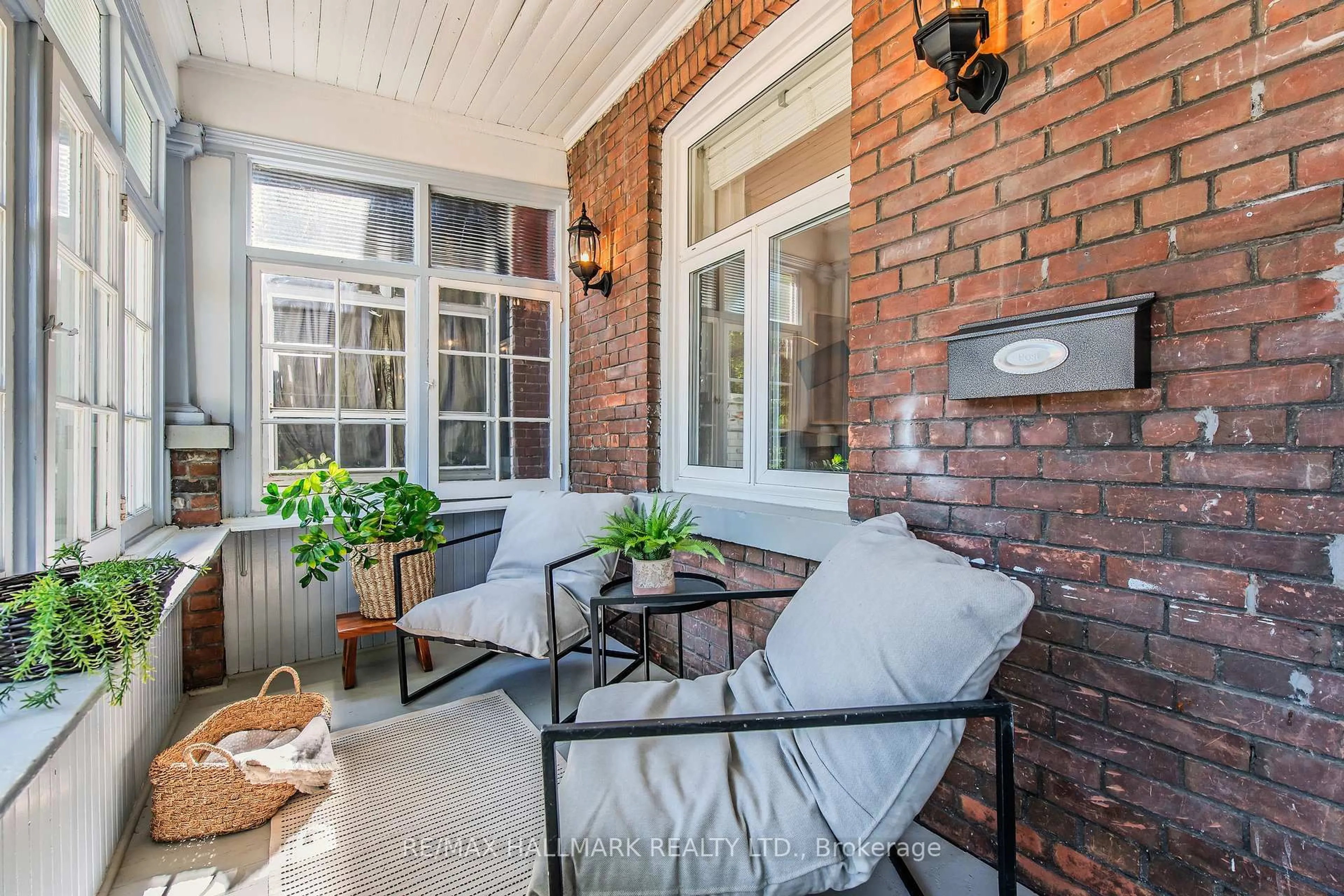 Patio, street for 152 Hastings Ave, Toronto Ontario M4L 2L3