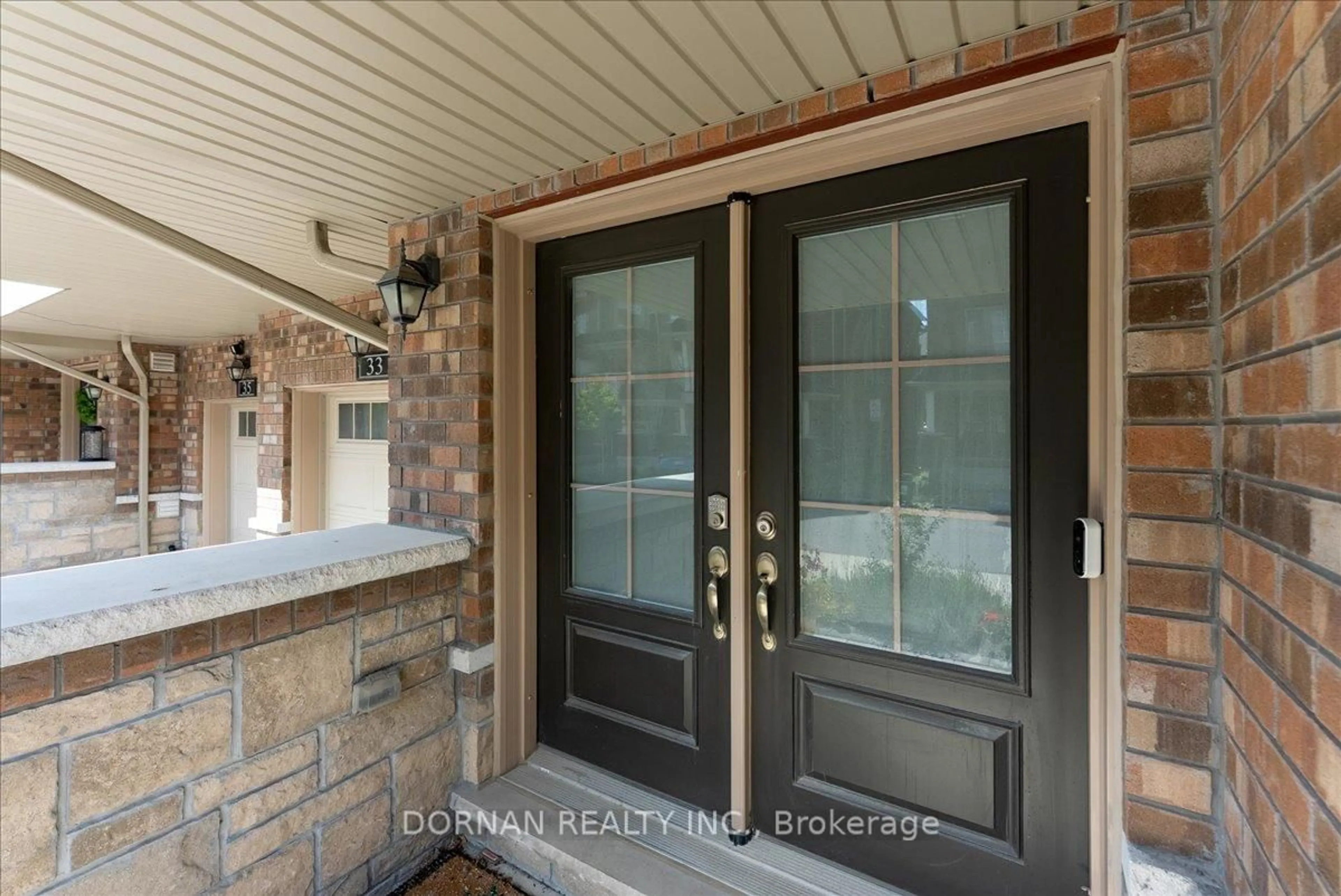 Indoor entryway for 33 Mappin Way, Whitby Ontario L1R 0R4