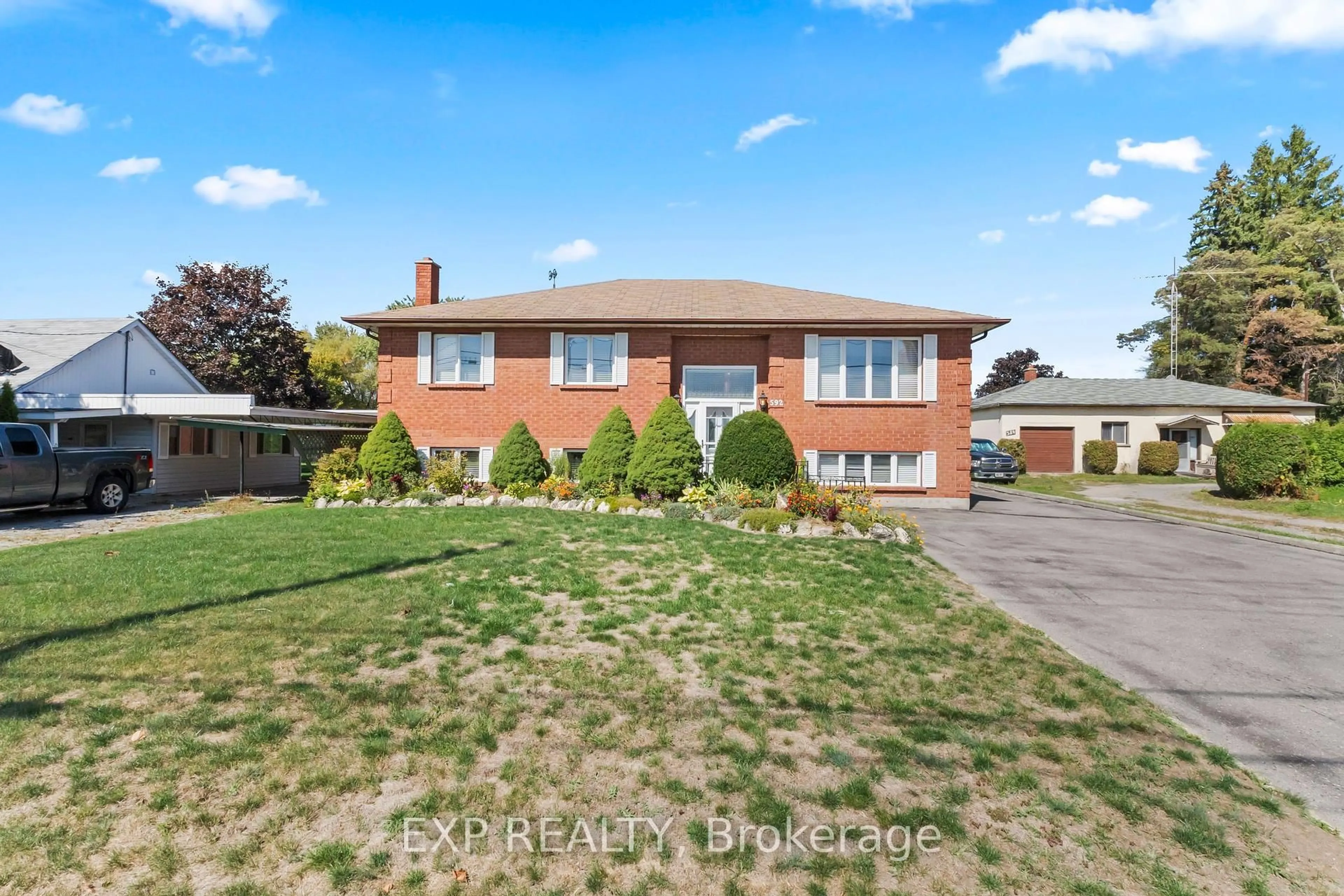 Home with brick exterior material, unknown for 592 Taunton Rd, Oshawa Ontario L1H 7K4