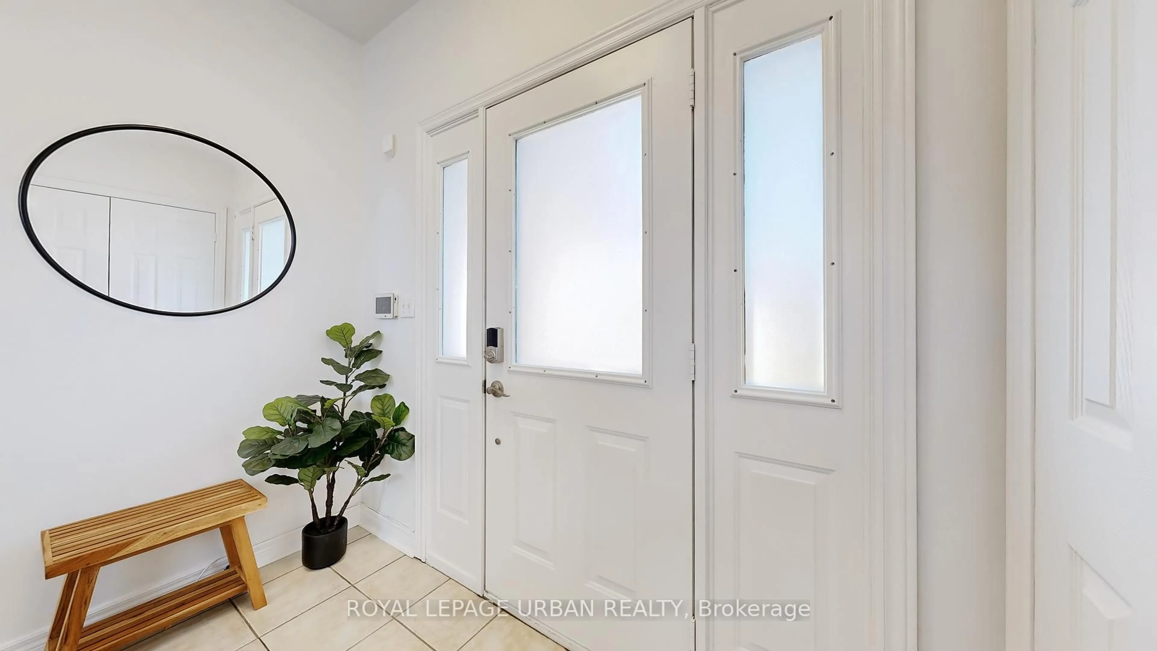 Indoor entryway for 96 Coalport Dr, Toronto Ontario M1N 4B8