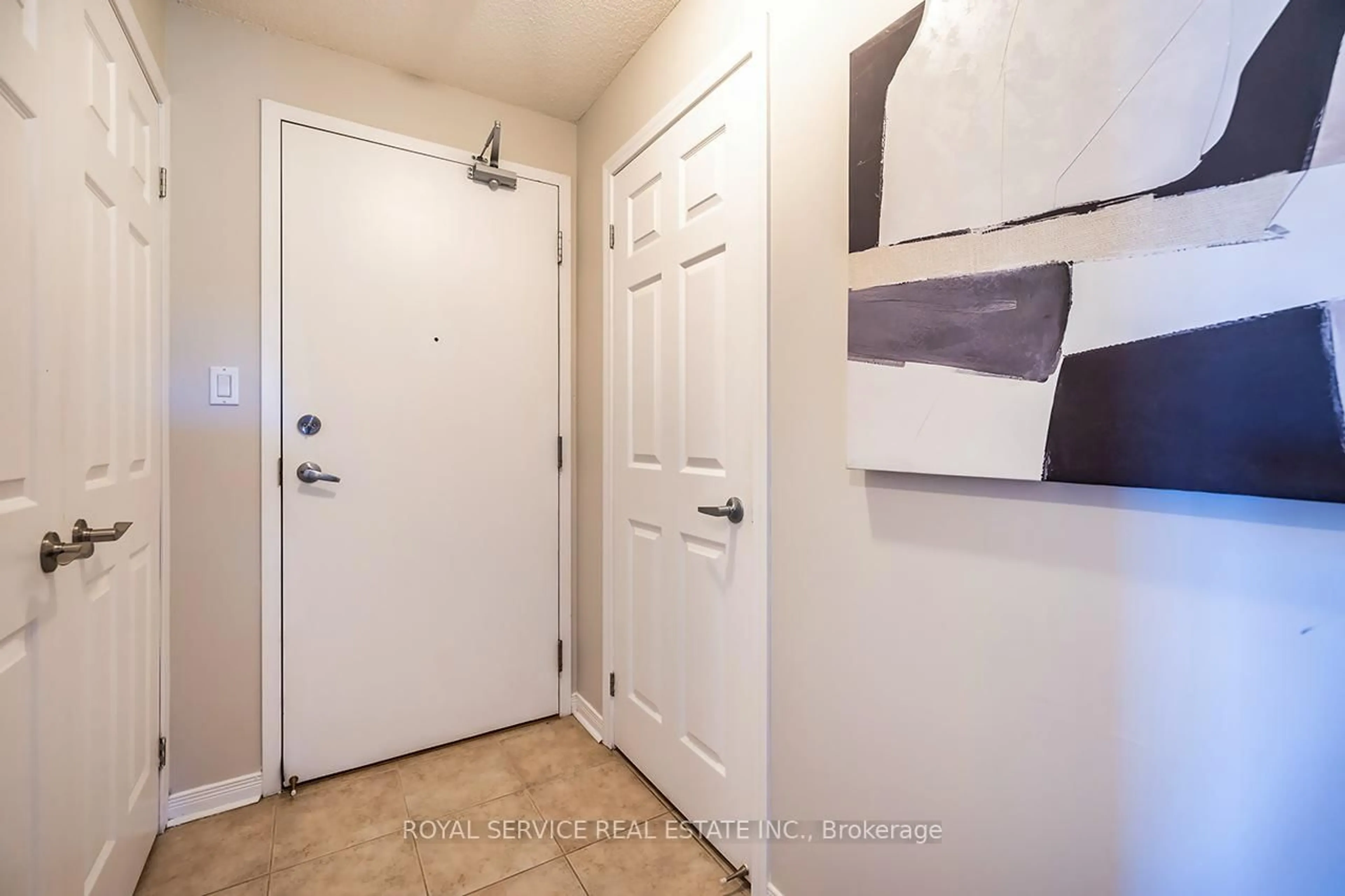 Indoor entryway for 75 Shipway Ave #312, Clarington Ontario L1B 0B8