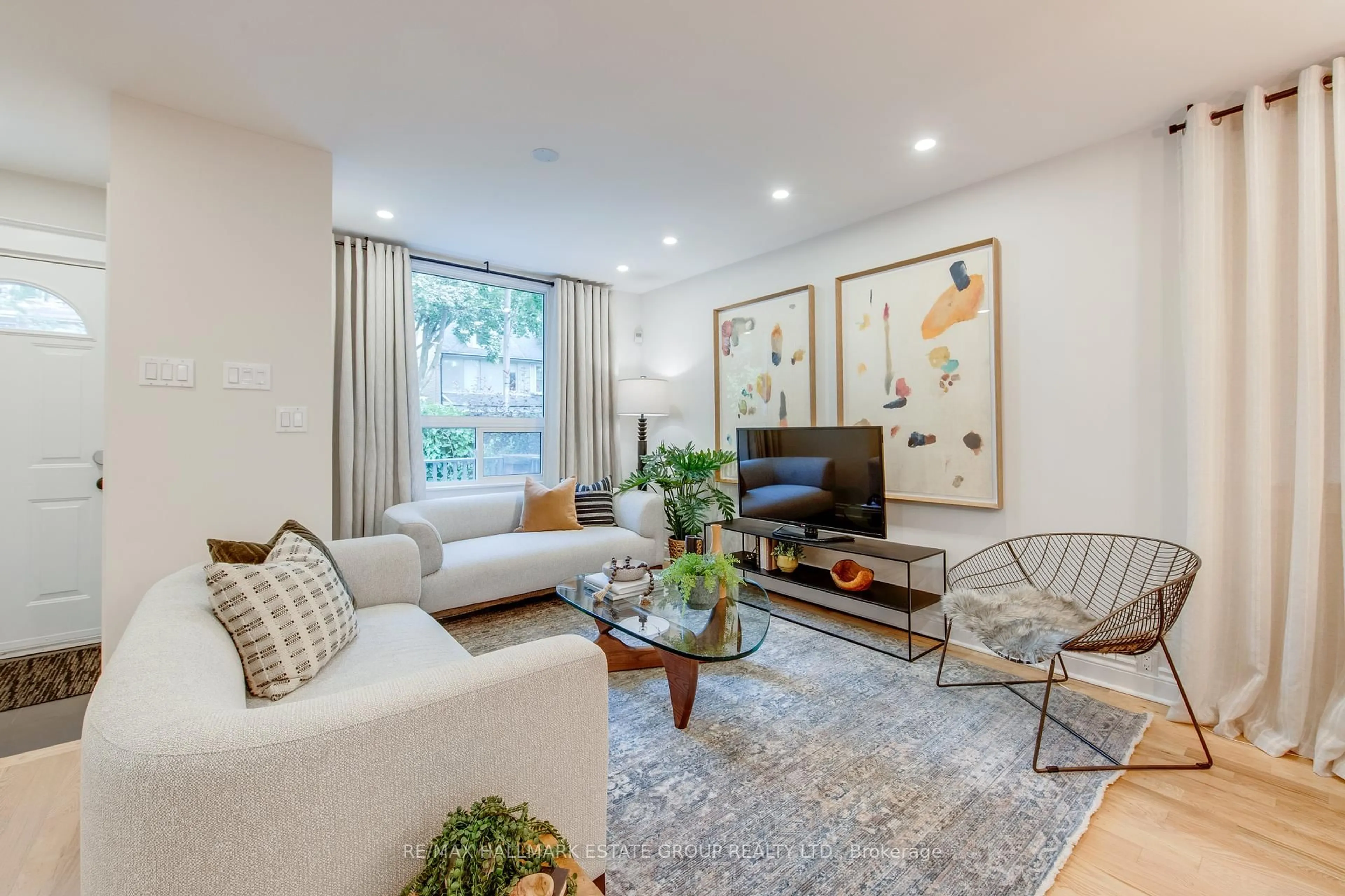 Living room with furniture, unknown for 58 Marjory Ave, Toronto Ontario M4M 2Y4