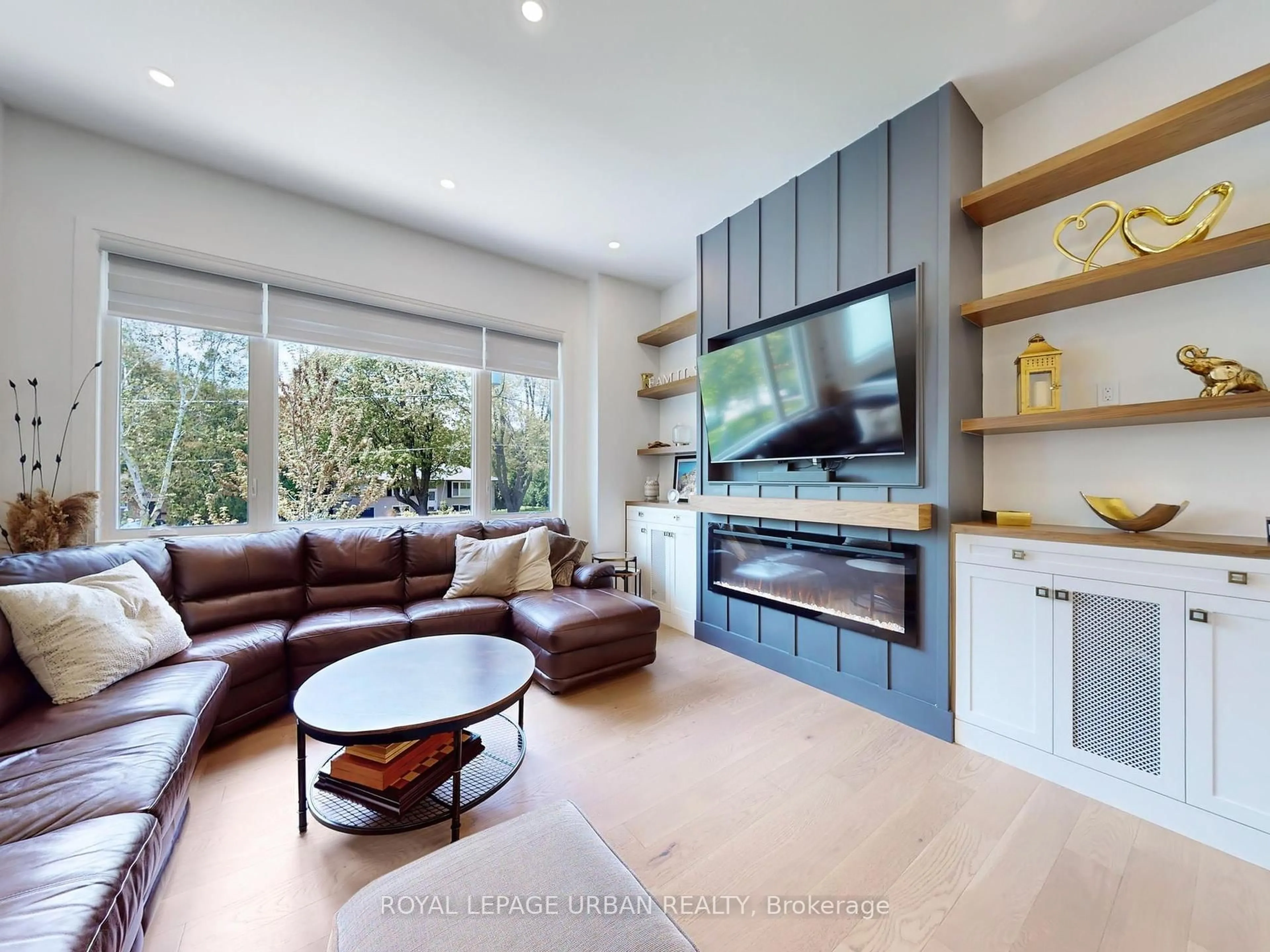 Living room with furniture, wood/laminate floor for 423 Friendship Ave, Toronto Ontario M1C 2X8