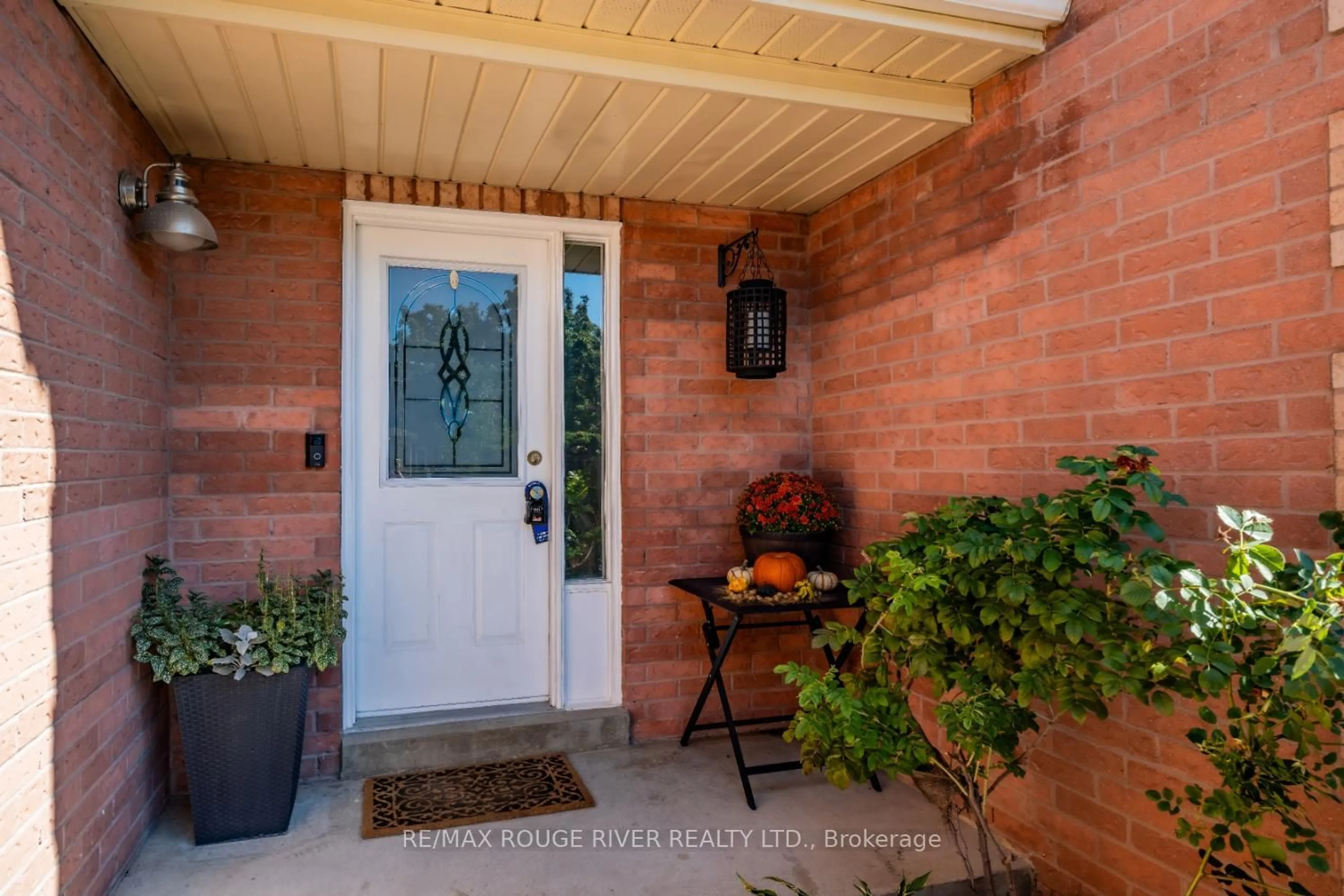 Indoor entryway for 21 Raine Dr, Ajax Ontario L1T 3L6