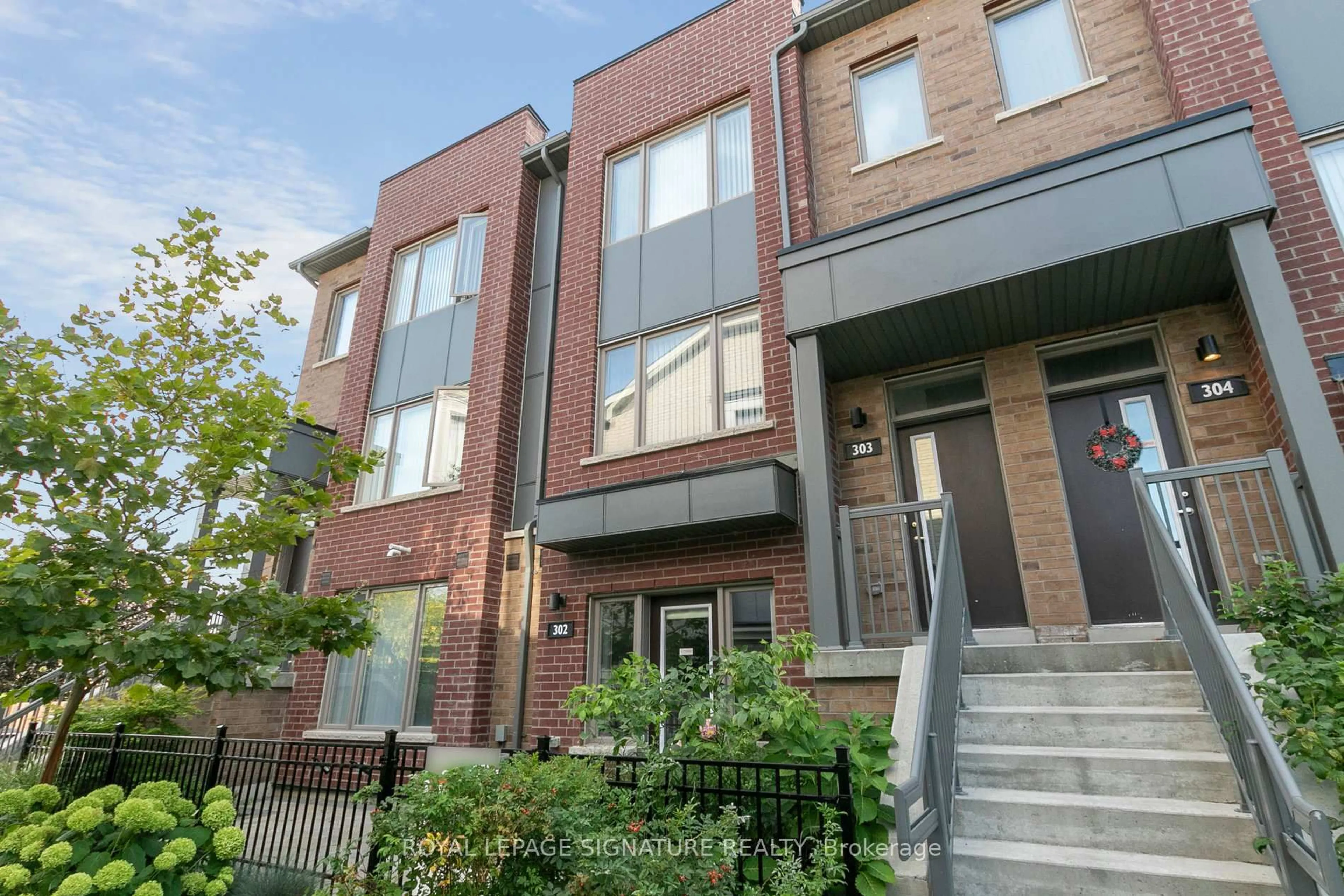 Home with brick exterior material, street for 1525 Kingston Rd #302, Pickering Ontario L1V 0E9