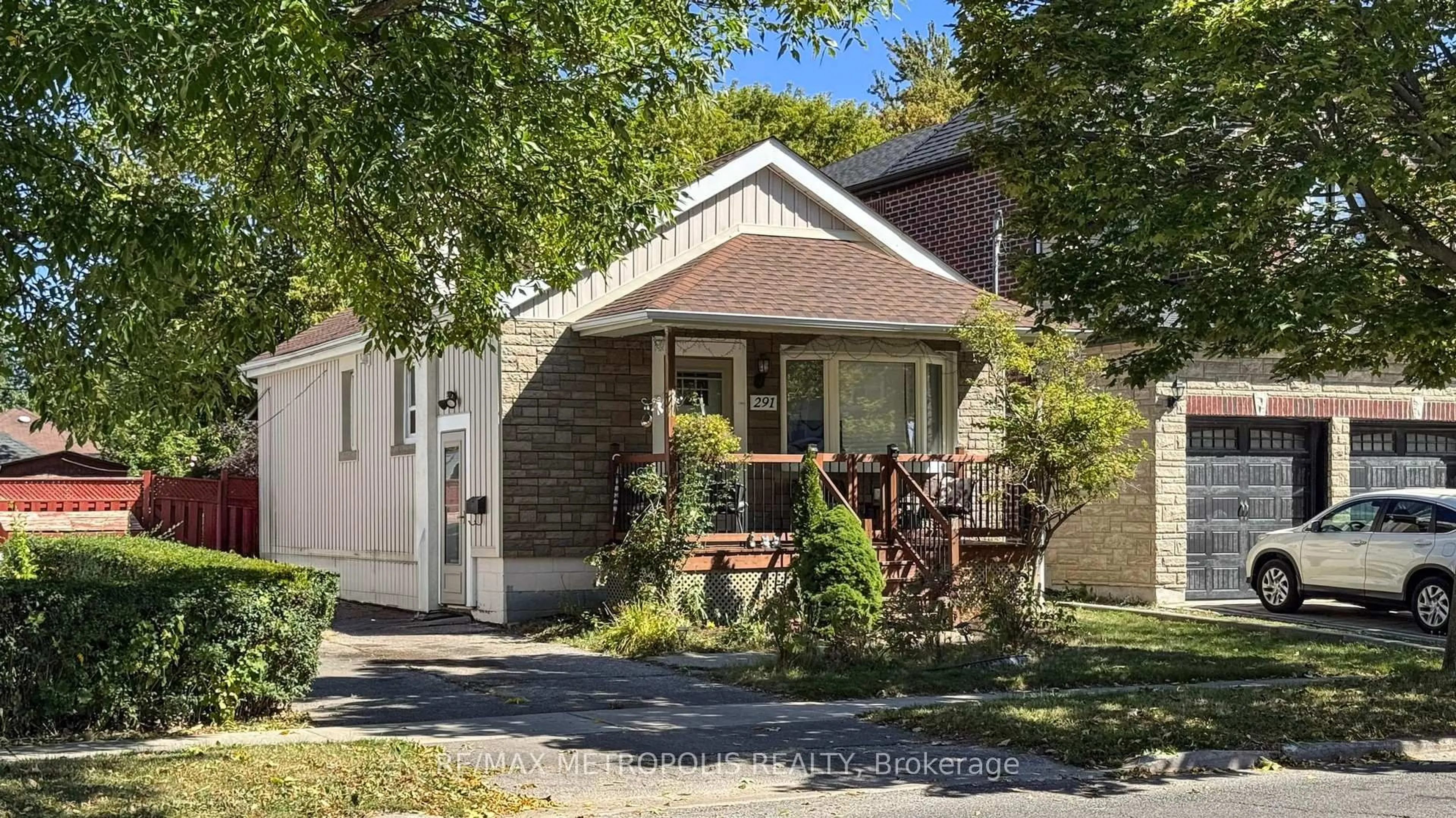 Home with brick exterior material, street for 291 Kennedy Rd, Toronto Ontario M1N 3P6