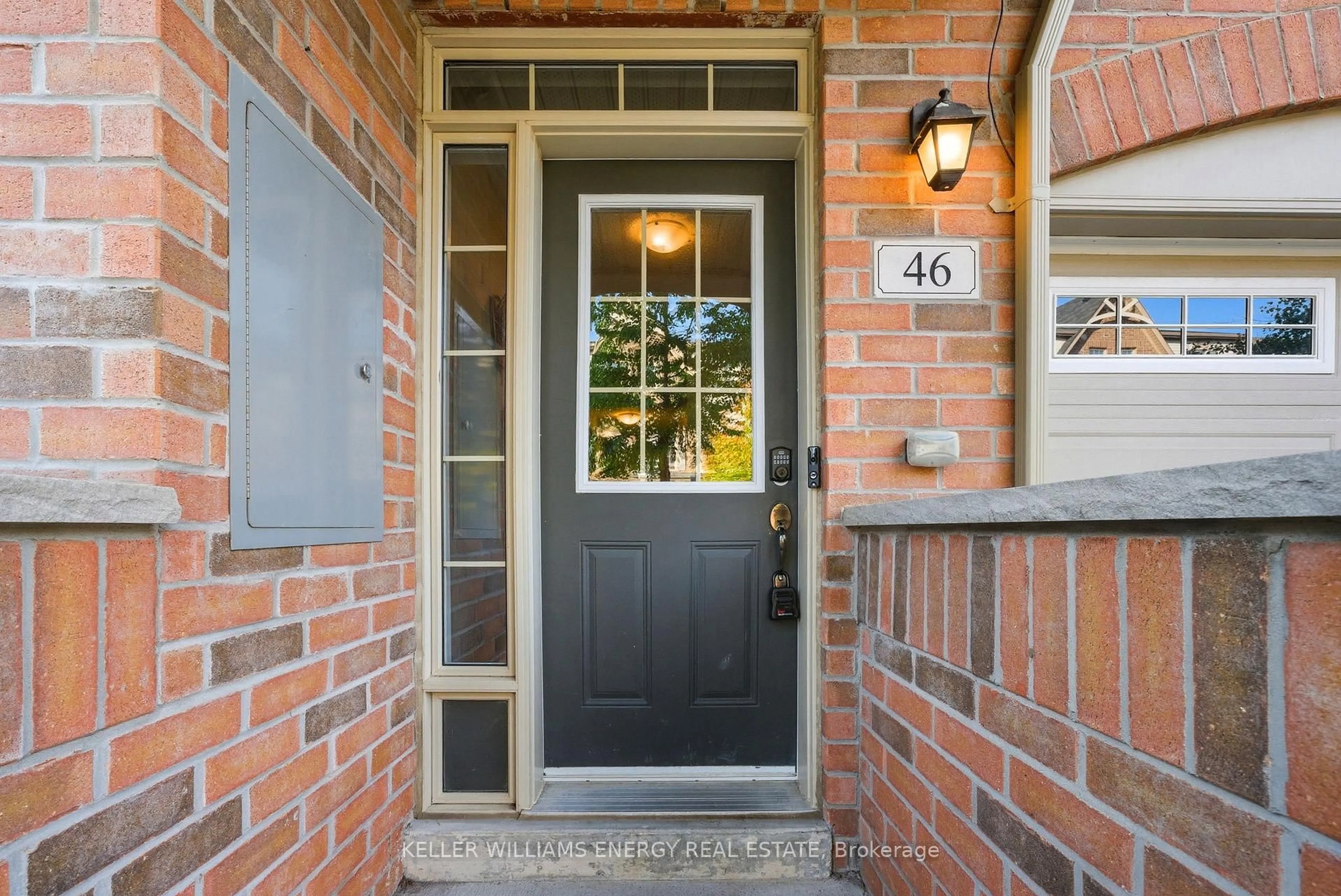 Indoor entryway for 46 Comfort Way, Whitby Ontario L1N 2K6