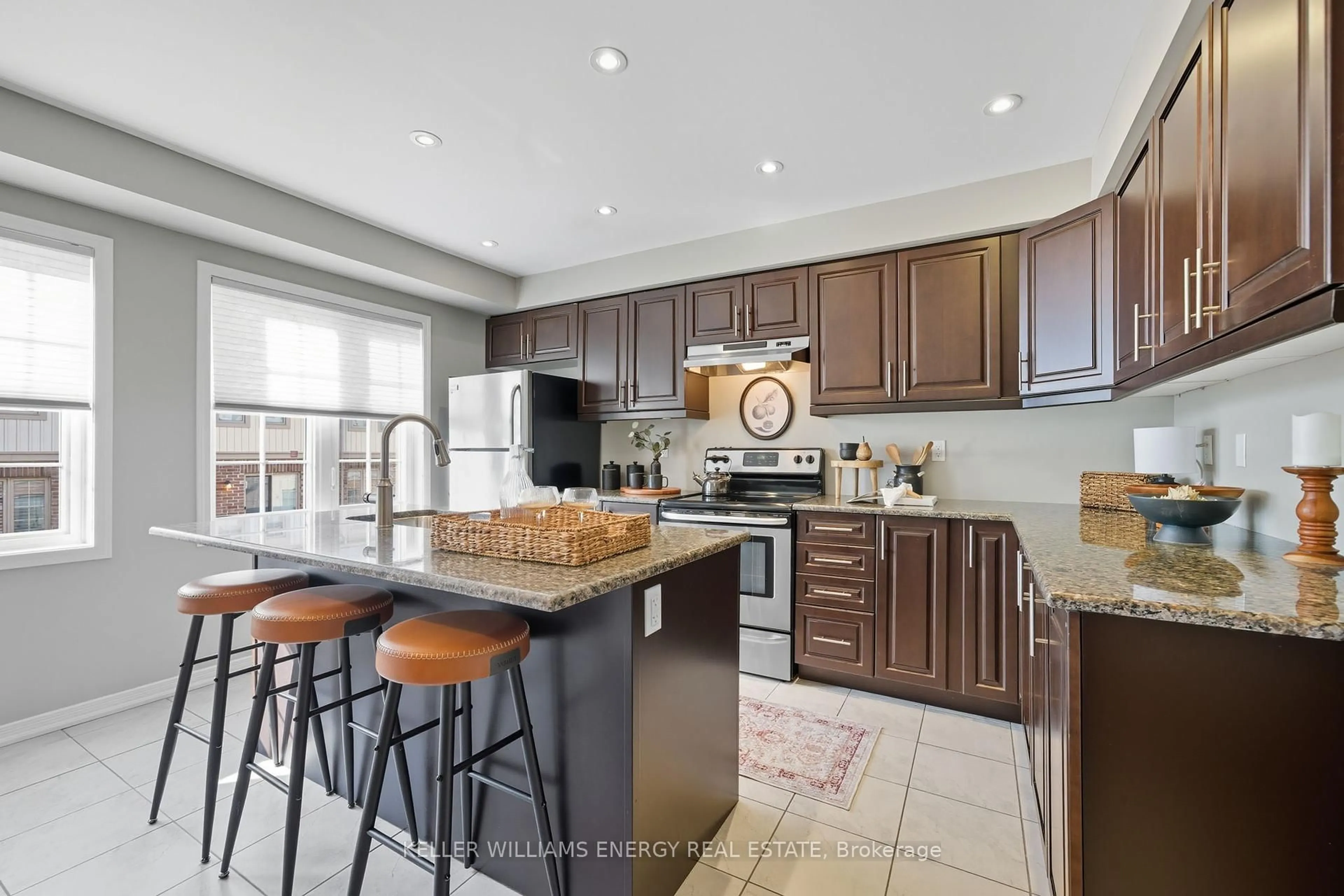 Open concept kitchen, ceramic/tile floor for 46 Comfort Way, Whitby Ontario L1N 2K6