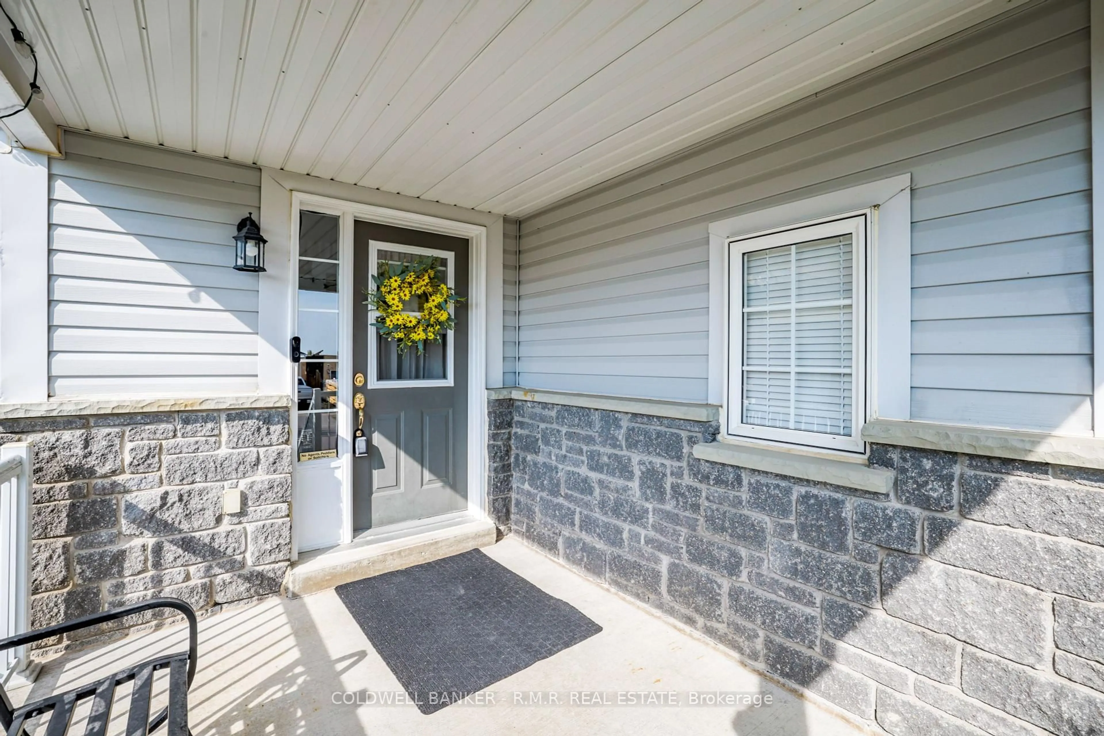 Indoor entryway for 6 Brooking St, Clarington Ontario L1C 5J5