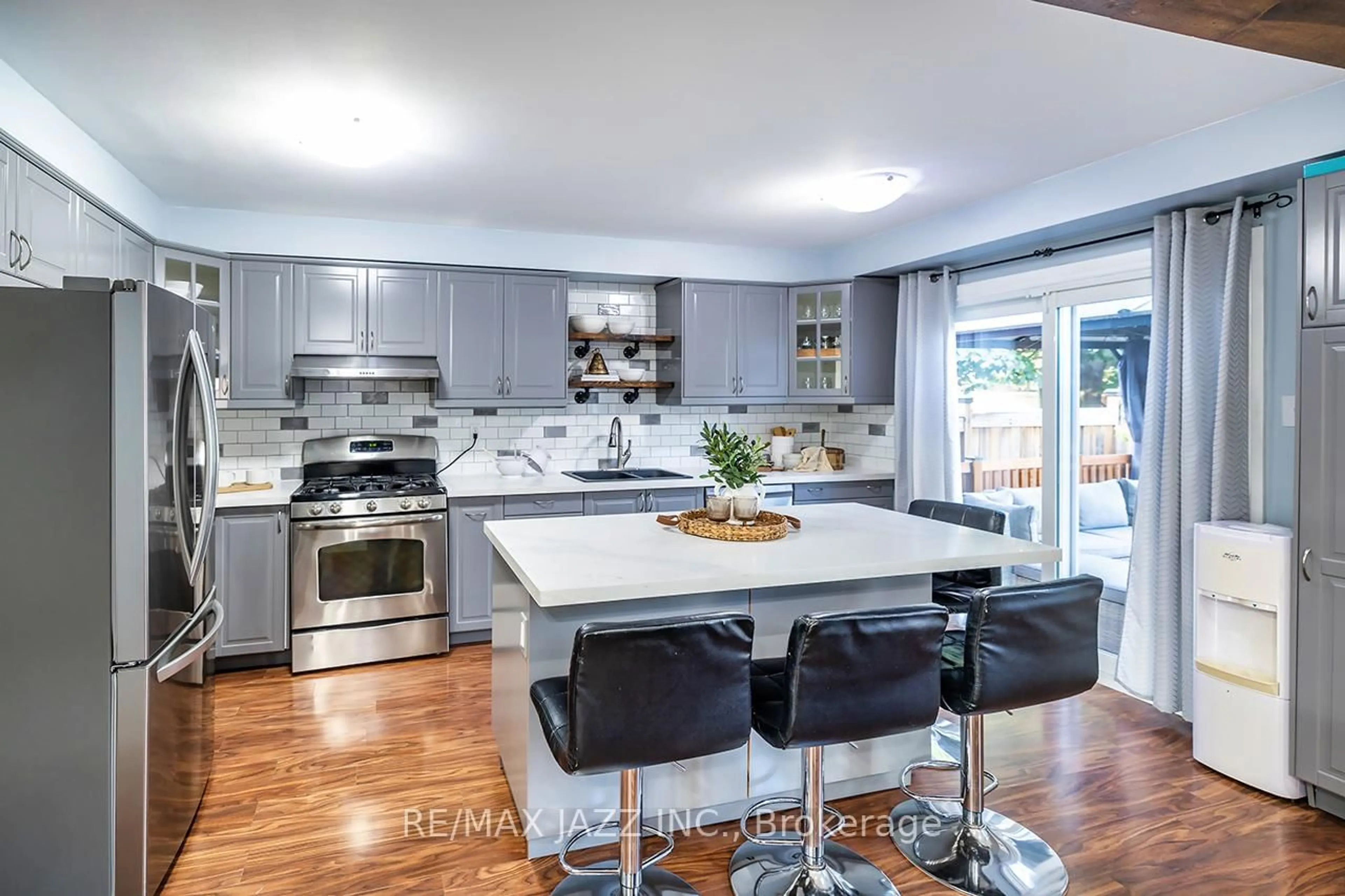 Open concept kitchen, unknown for 53 Vail Meadows Cres, Clarington Ontario L1C 4T2