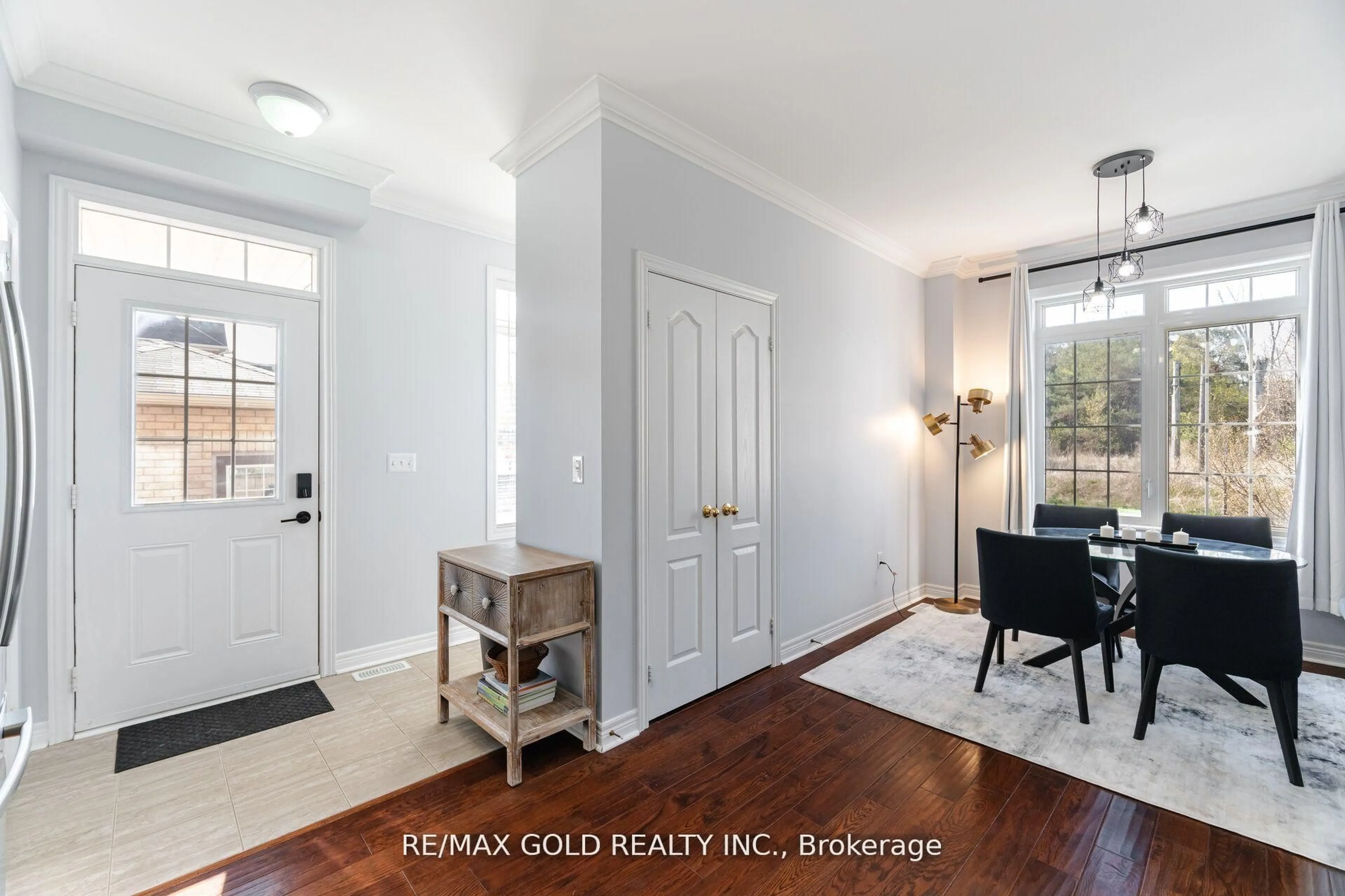 Indoor entryway for 2494 Earl Grey Ave, Pickering Ontario L1X 0B9