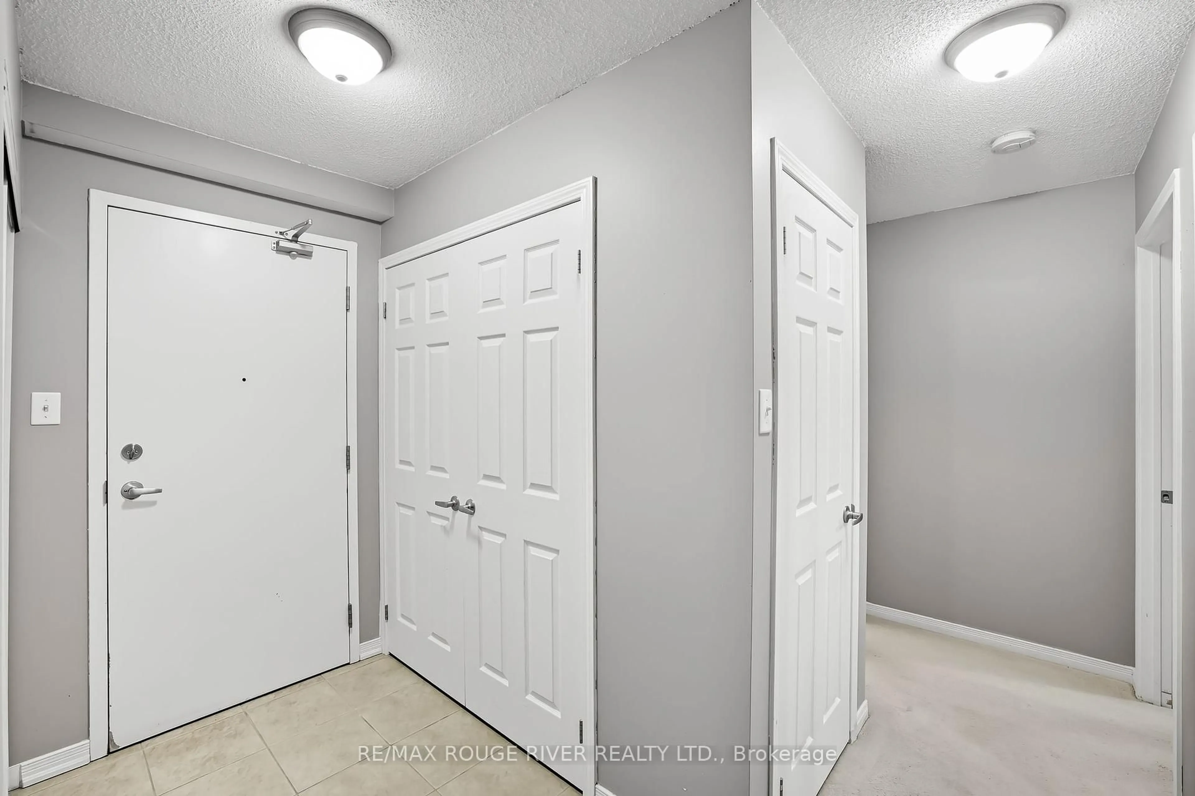 Indoor entryway for 120 Aspen Springs Dr #104, Clarington Ontario L1C 0G7